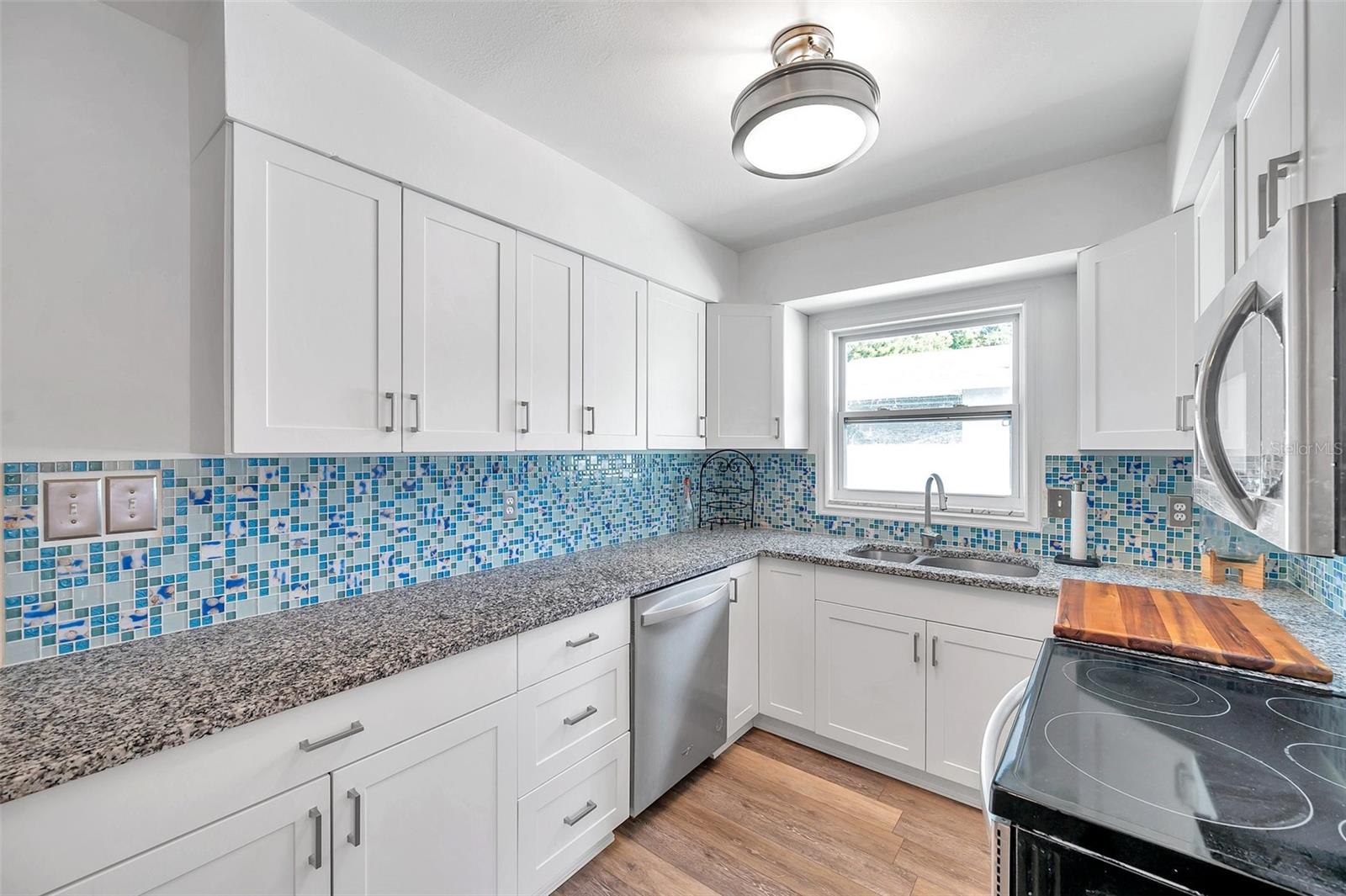 Image 5 of 29 For 5900 Cypress Street N