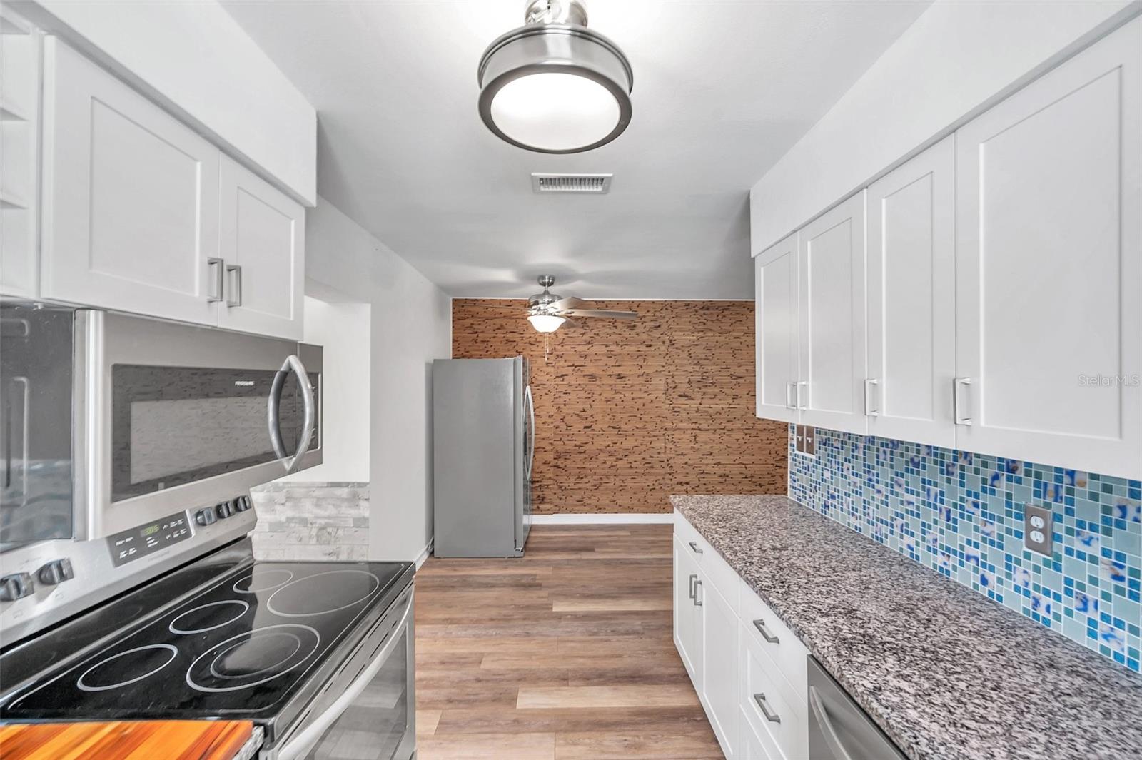 Image 6 of 29 For 5900 Cypress Street N