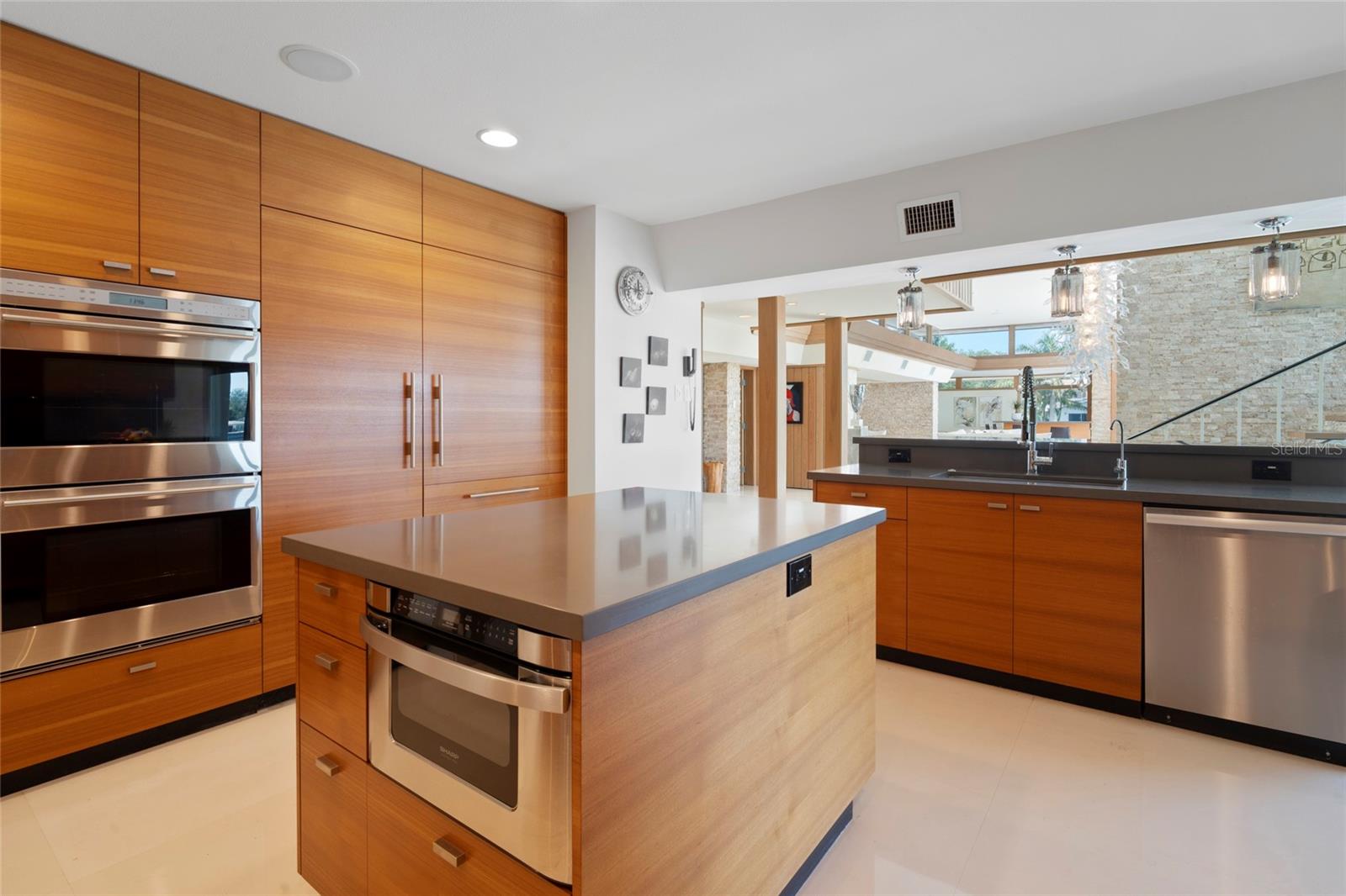 Listing photo id 8 for 10 Brightwaters Circle Ne