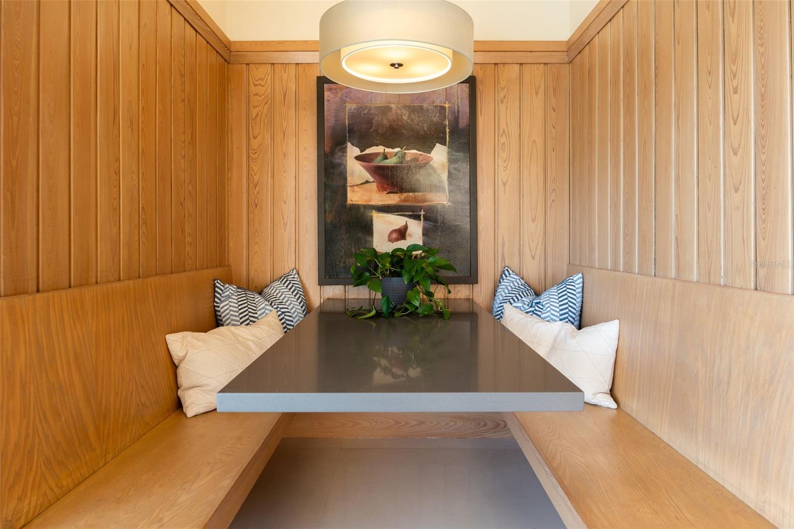 Listing photo id 9 for 10 Brightwaters Circle Ne