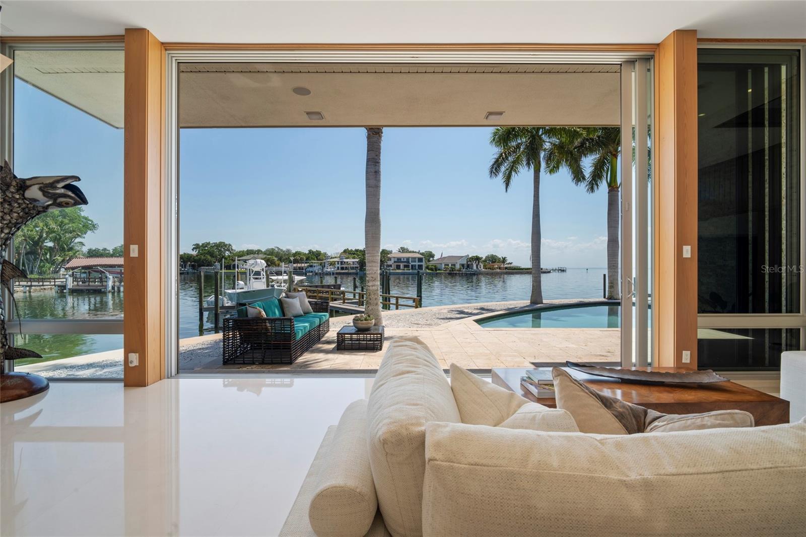 Listing photo id 12 for 10 Brightwaters Circle Ne