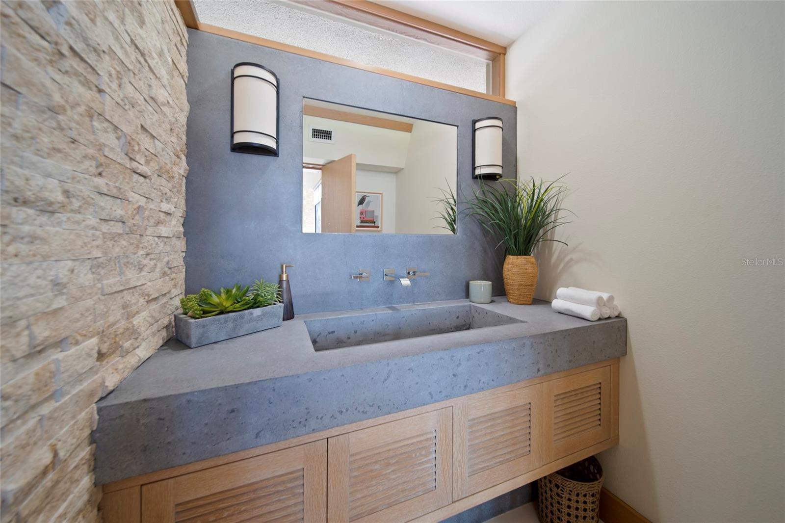 Listing photo id 28 for 10 Brightwaters Circle Ne