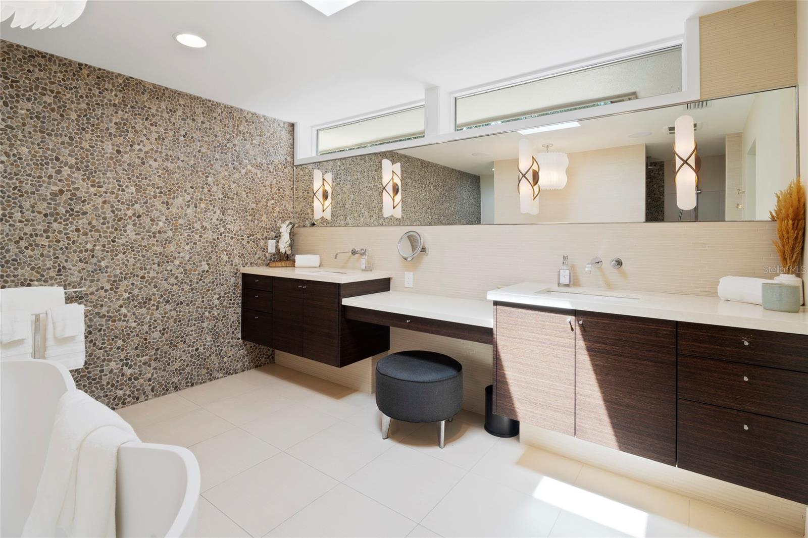 Listing photo id 38 for 10 Brightwaters Circle Ne