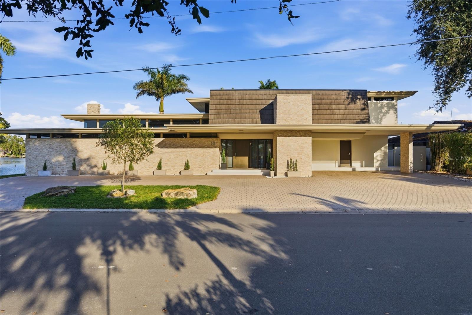 Listing photo id 4 for 10 Brightwaters Circle Ne