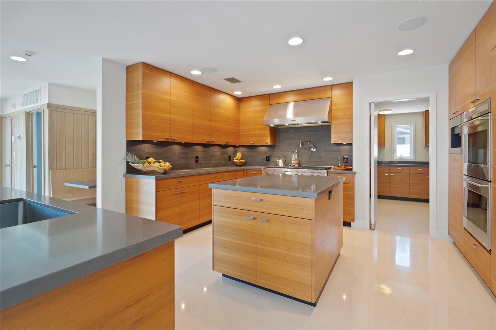 Listing photo id 7 for 10 Brightwaters Circle Ne