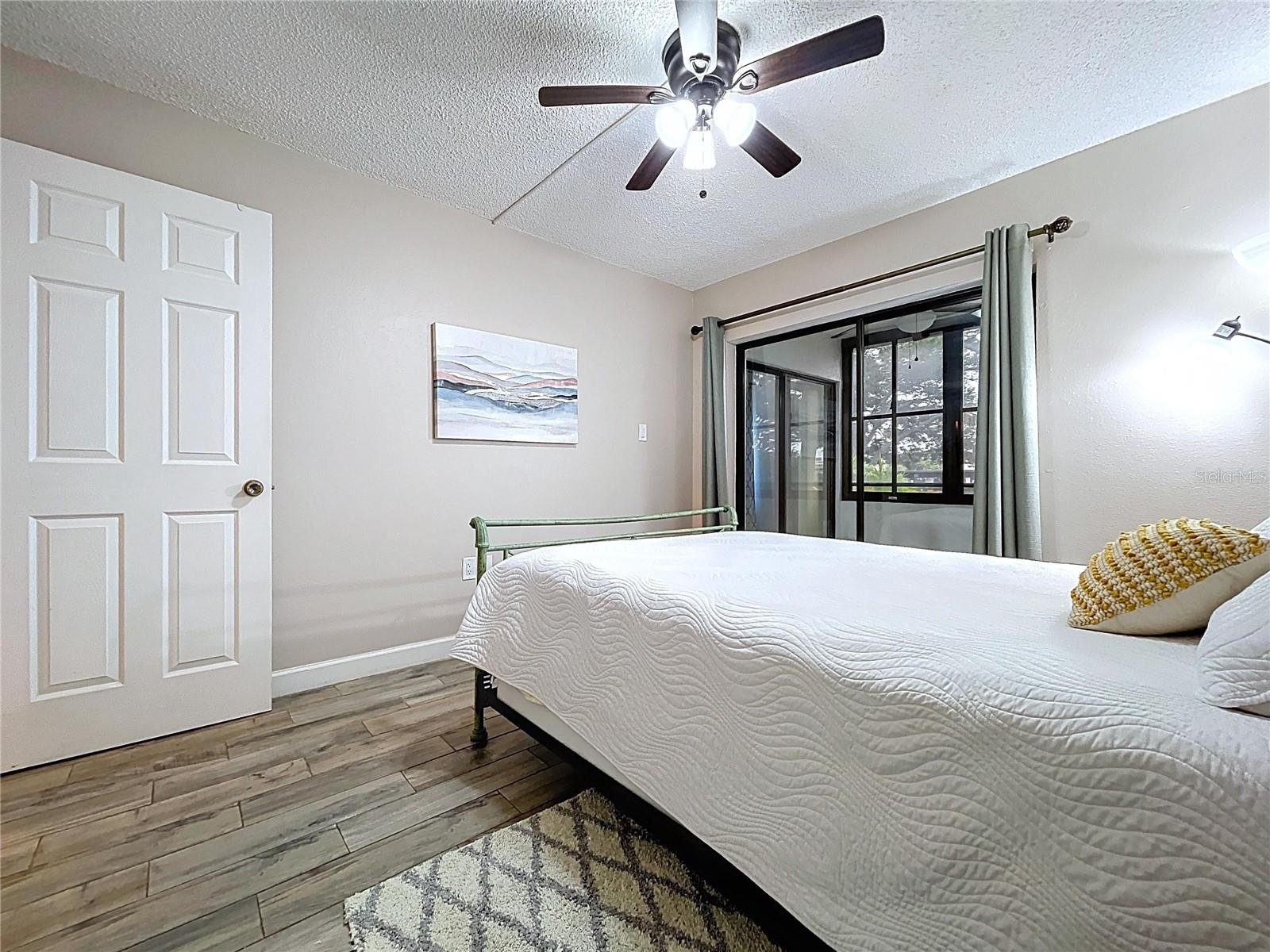 Image 21 of 34 For 2587 Countryside Boulevard 6107
