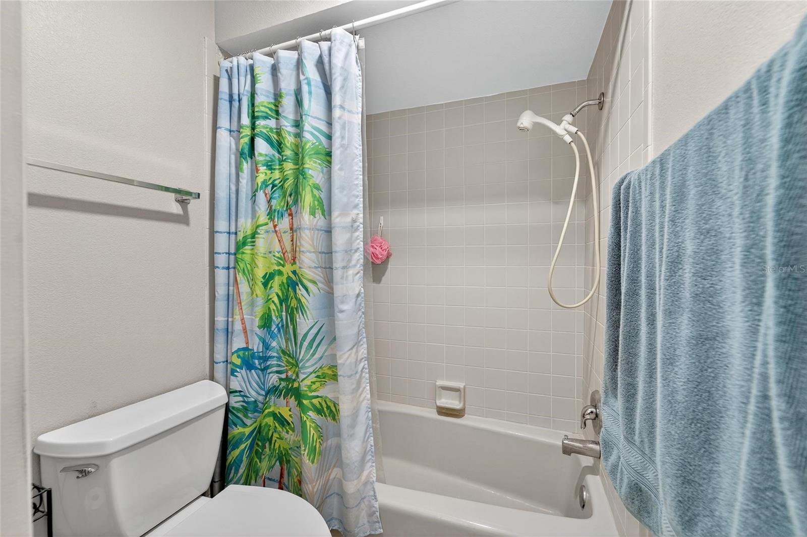 Image 33 of 49 For 103 Valencia Court N