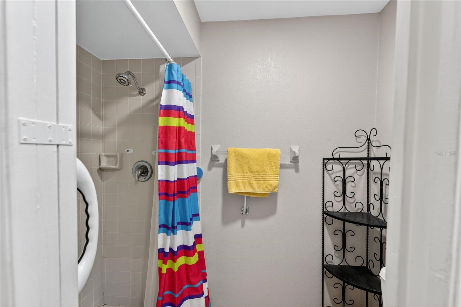 Image 42 of 49 For 103 Valencia Court N