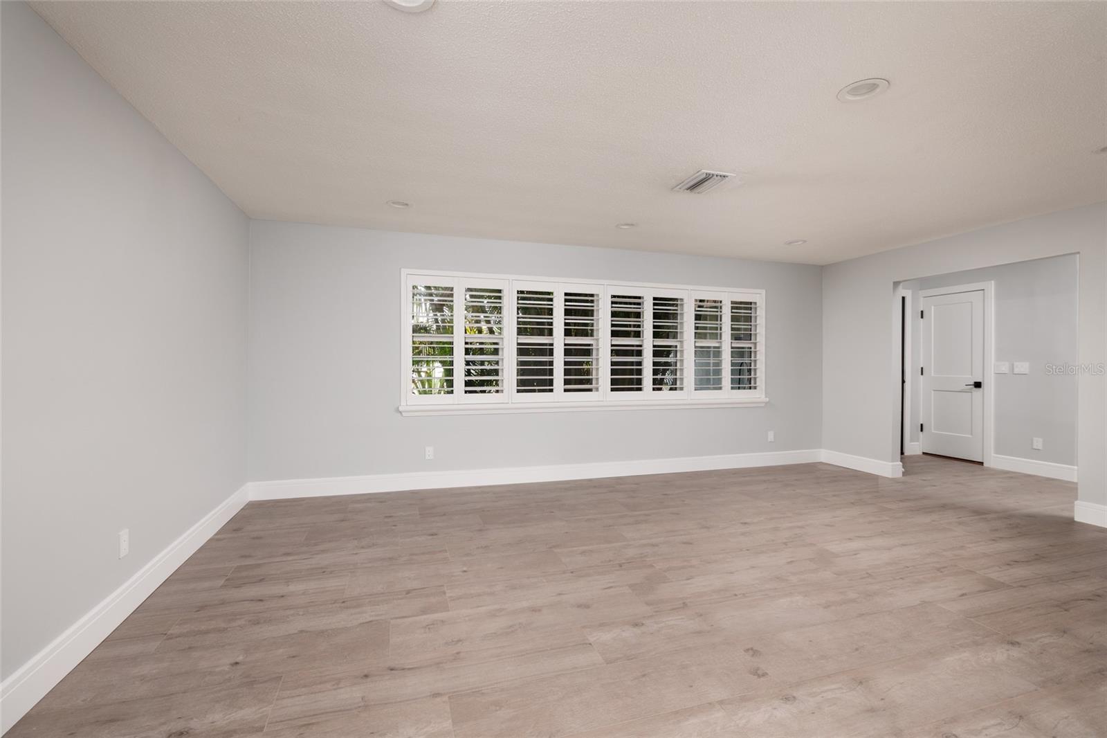 Image 10 of 41 For 9723 Oak Street Ne