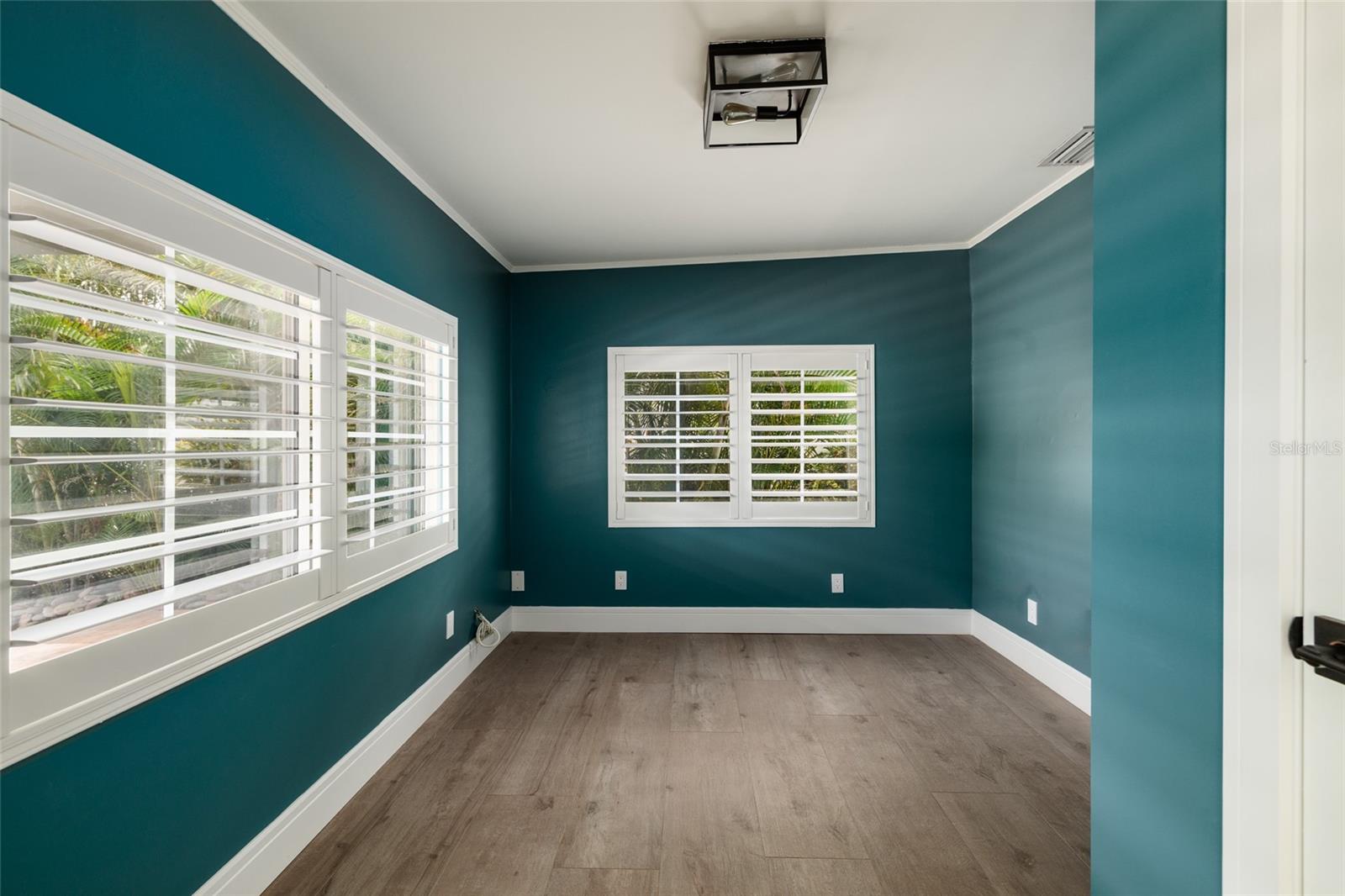 Image 20 of 41 For 9723 Oak Street Ne