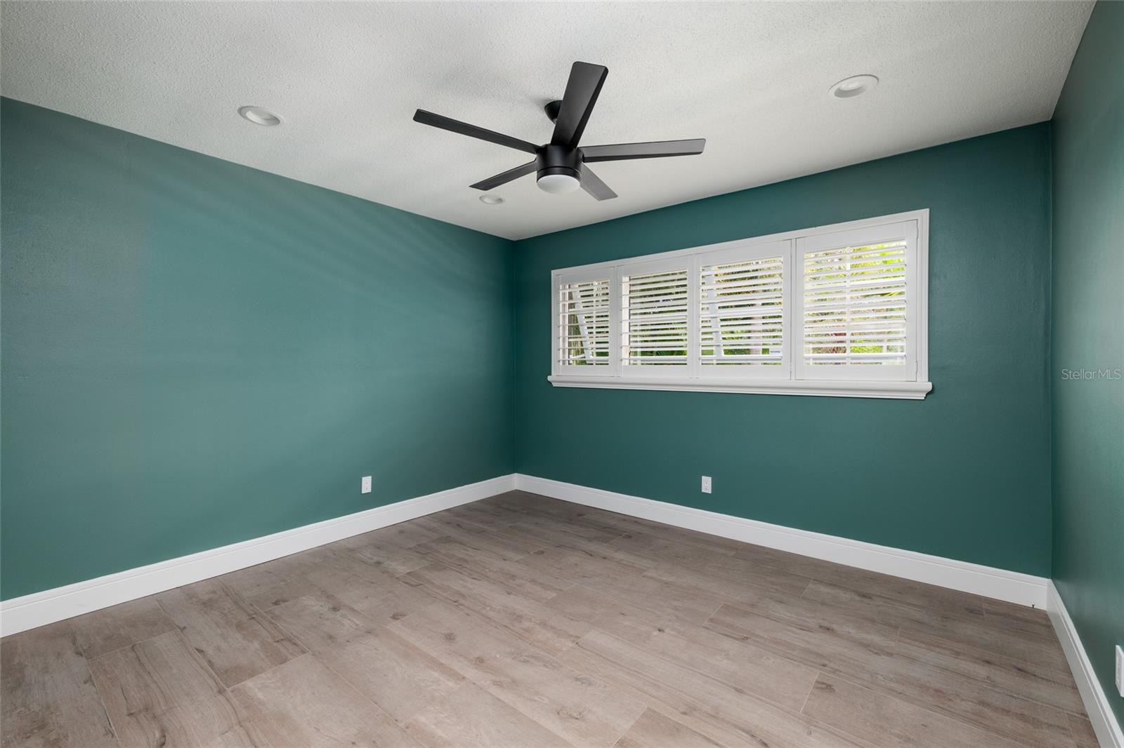 Image 29 of 41 For 9723 Oak Street Ne