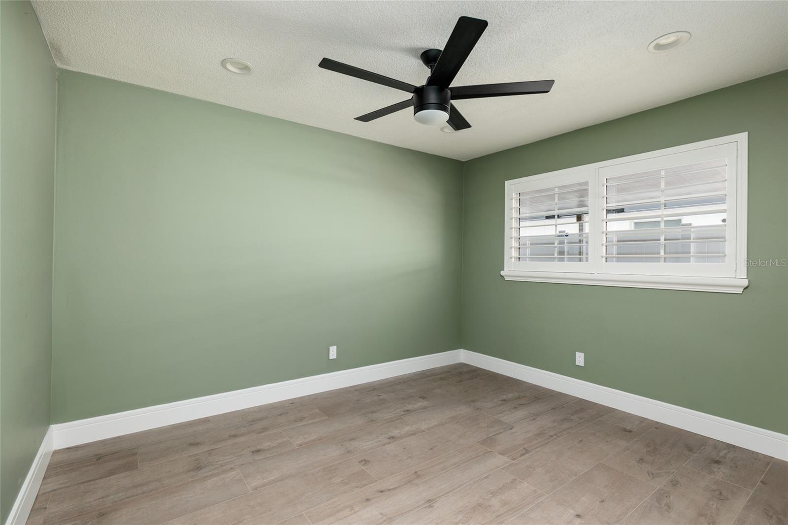 Image 33 of 41 For 9723 Oak Street Ne