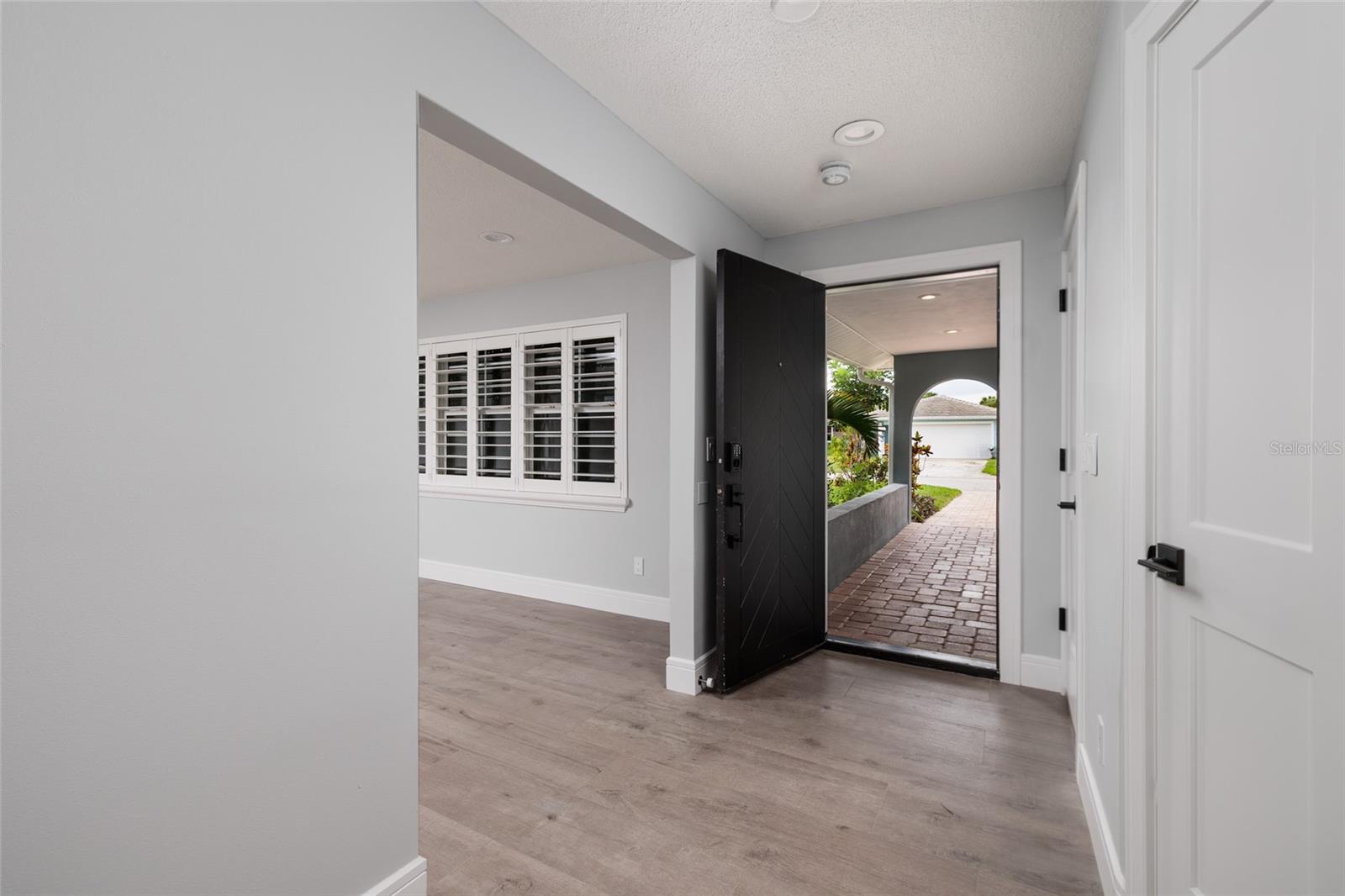 Image 8 of 41 For 9723 Oak Street Ne