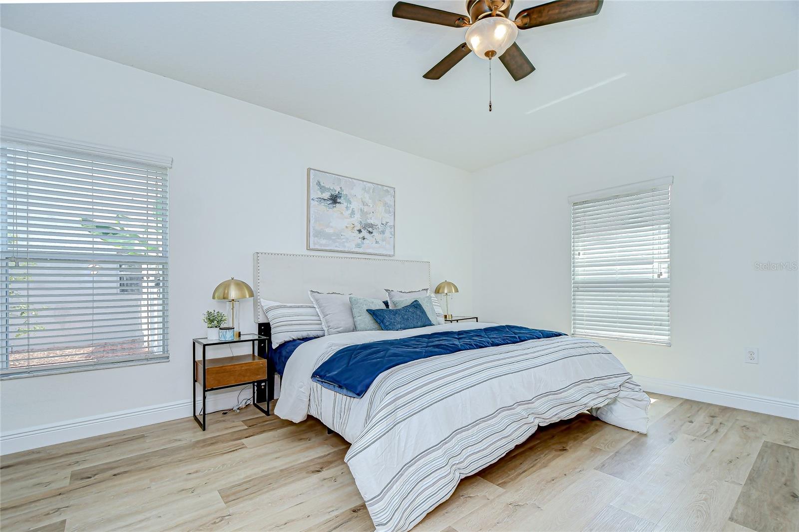 Image 20 of 39 For 12523 Field Point Way
