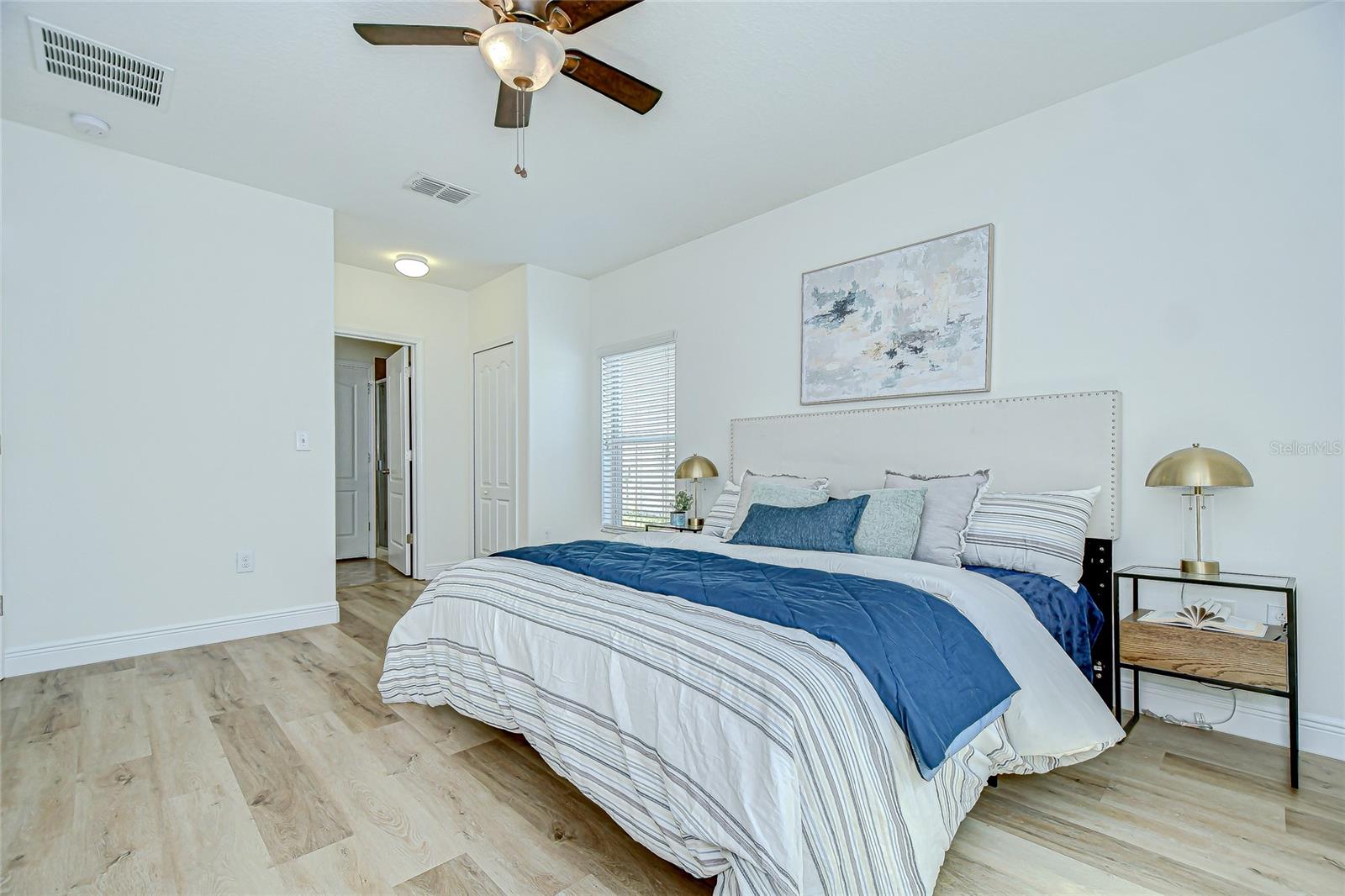 Image 21 of 39 For 12523 Field Point Way