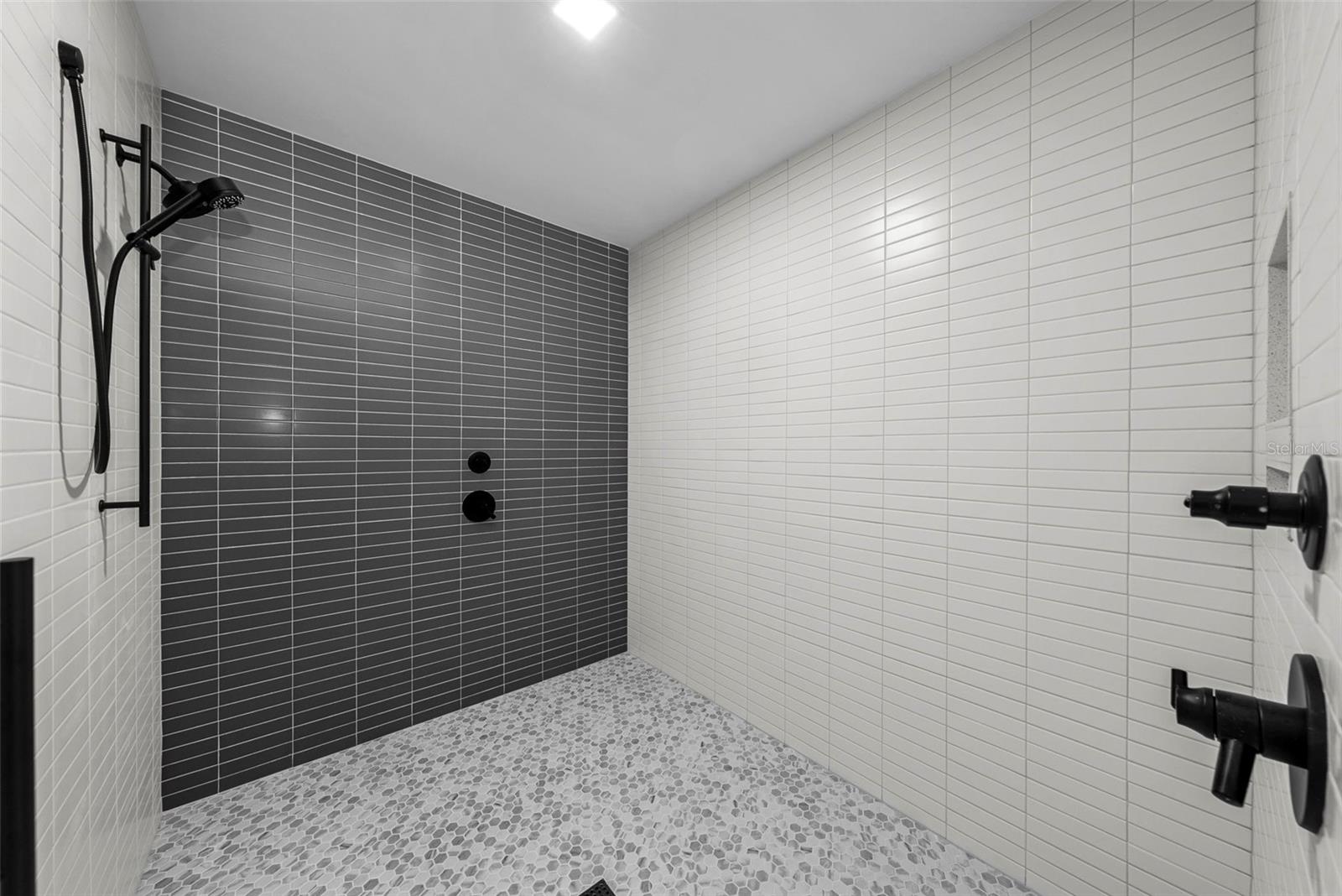 Image 24 of 100 For 777 3rd Avenue N 1502