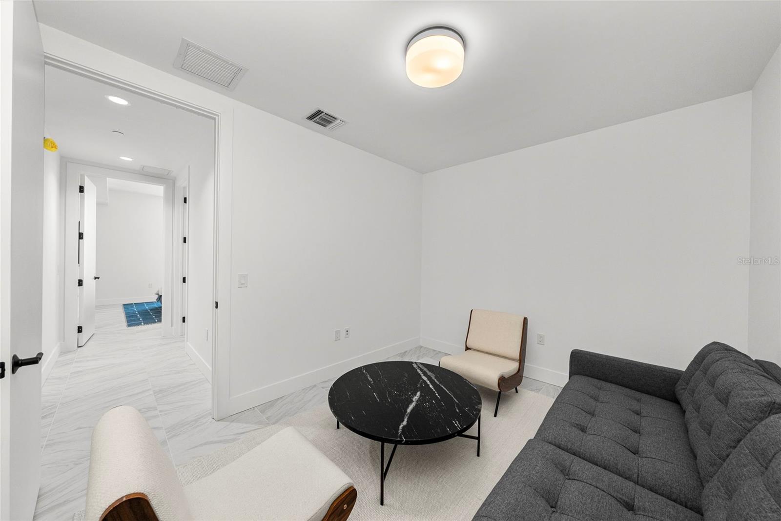 Image 41 of 100 For 777 3rd Avenue N 1502