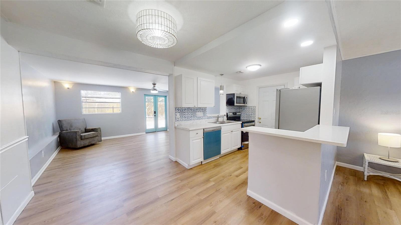 Image 17 of 48 For 6375 19th Avenue N