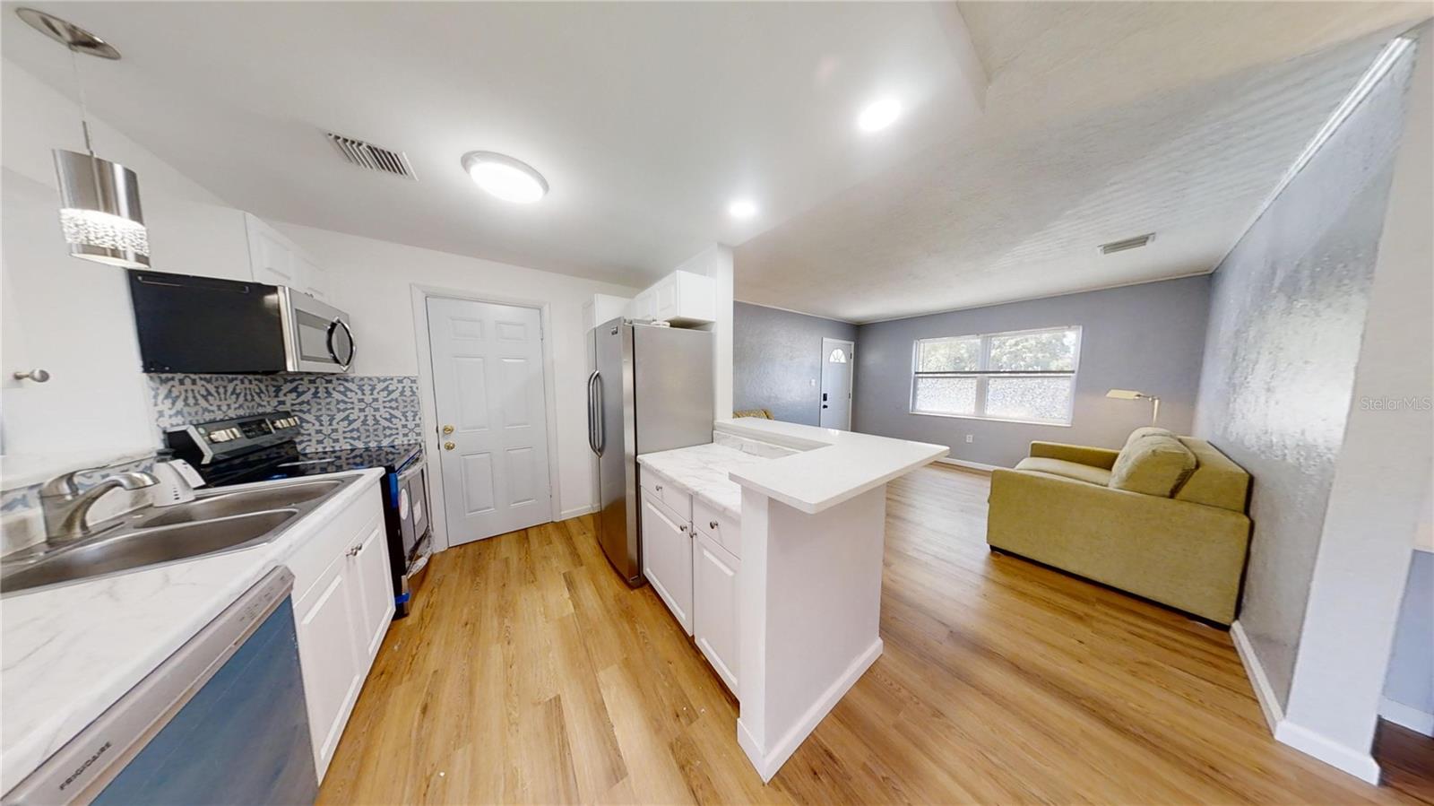 Image 21 of 48 For 6375 19th Avenue N