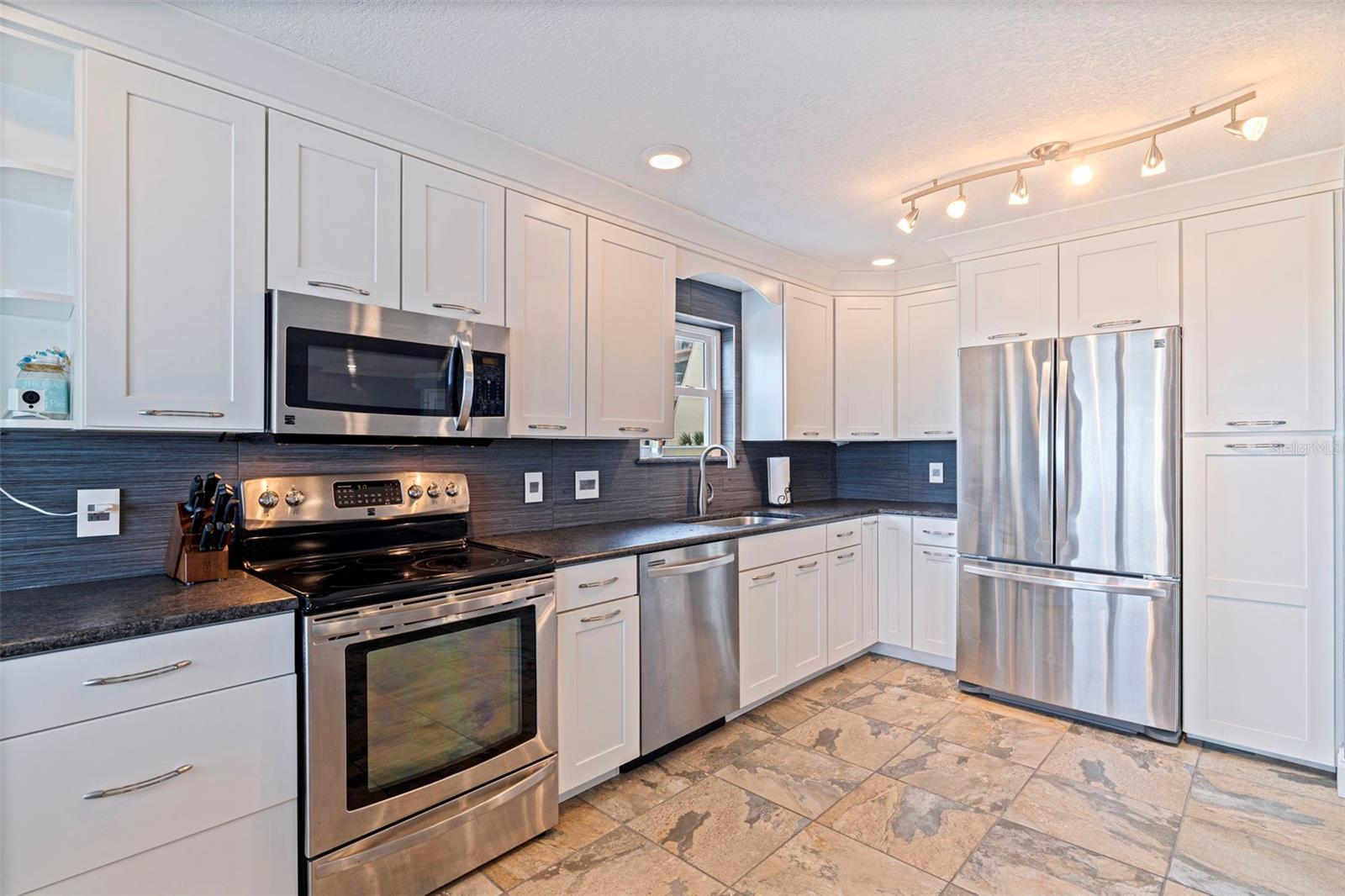 Image 15 of 45 For 5000 Gulf Boulevard 301