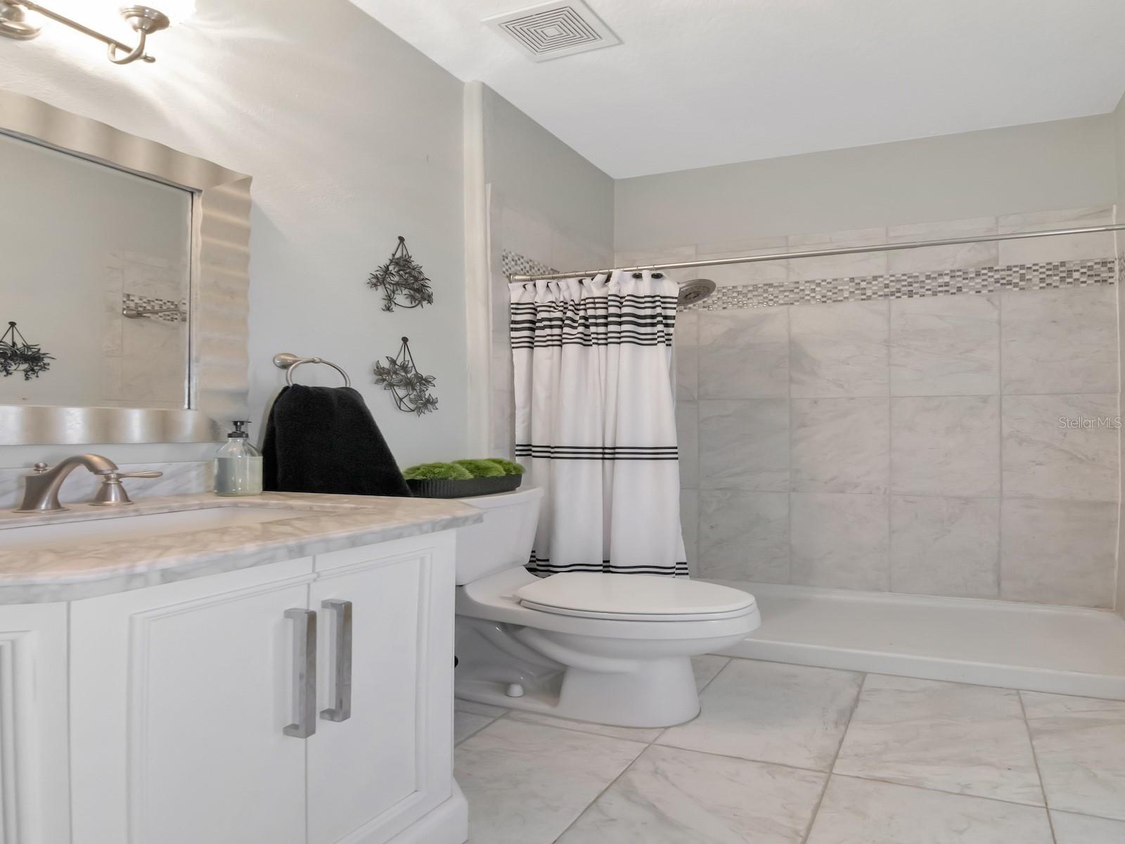 Listing photo id 10 for 10529 Coral Key Avenue
