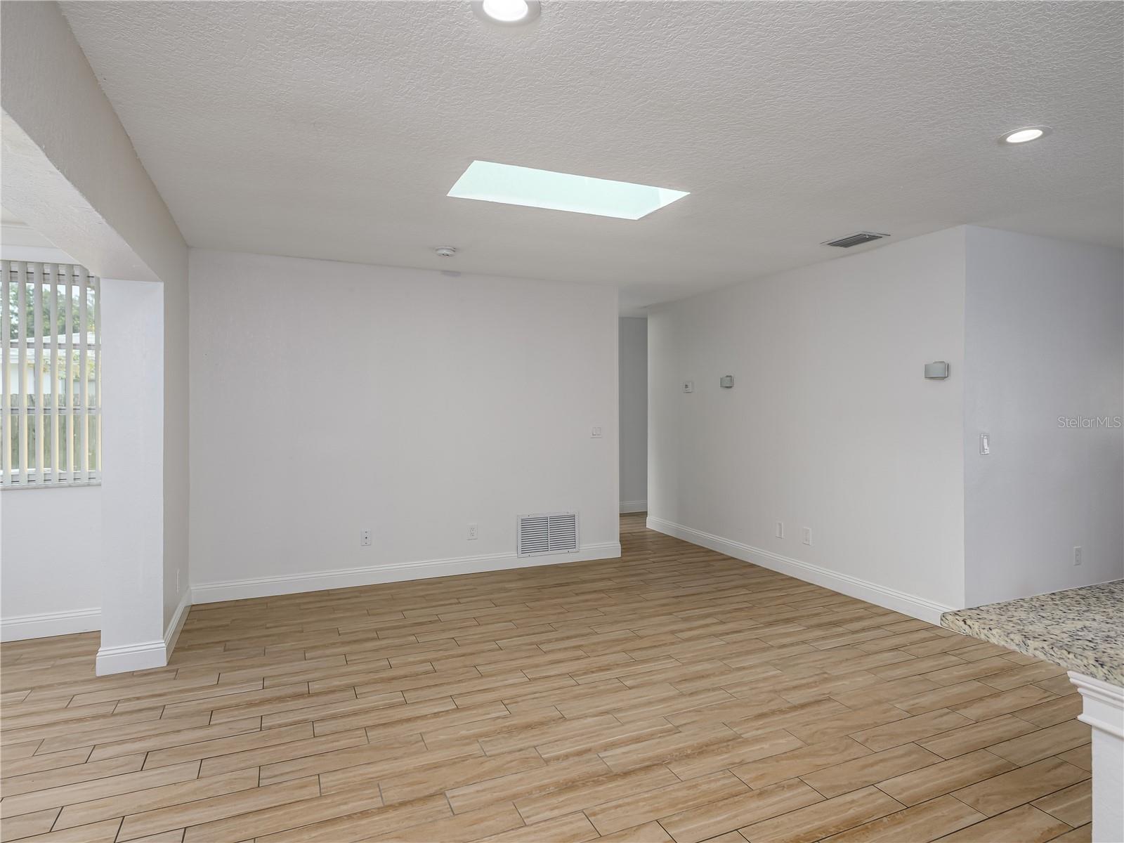 Image 12 of 49 For 14605 Brentwood Lane