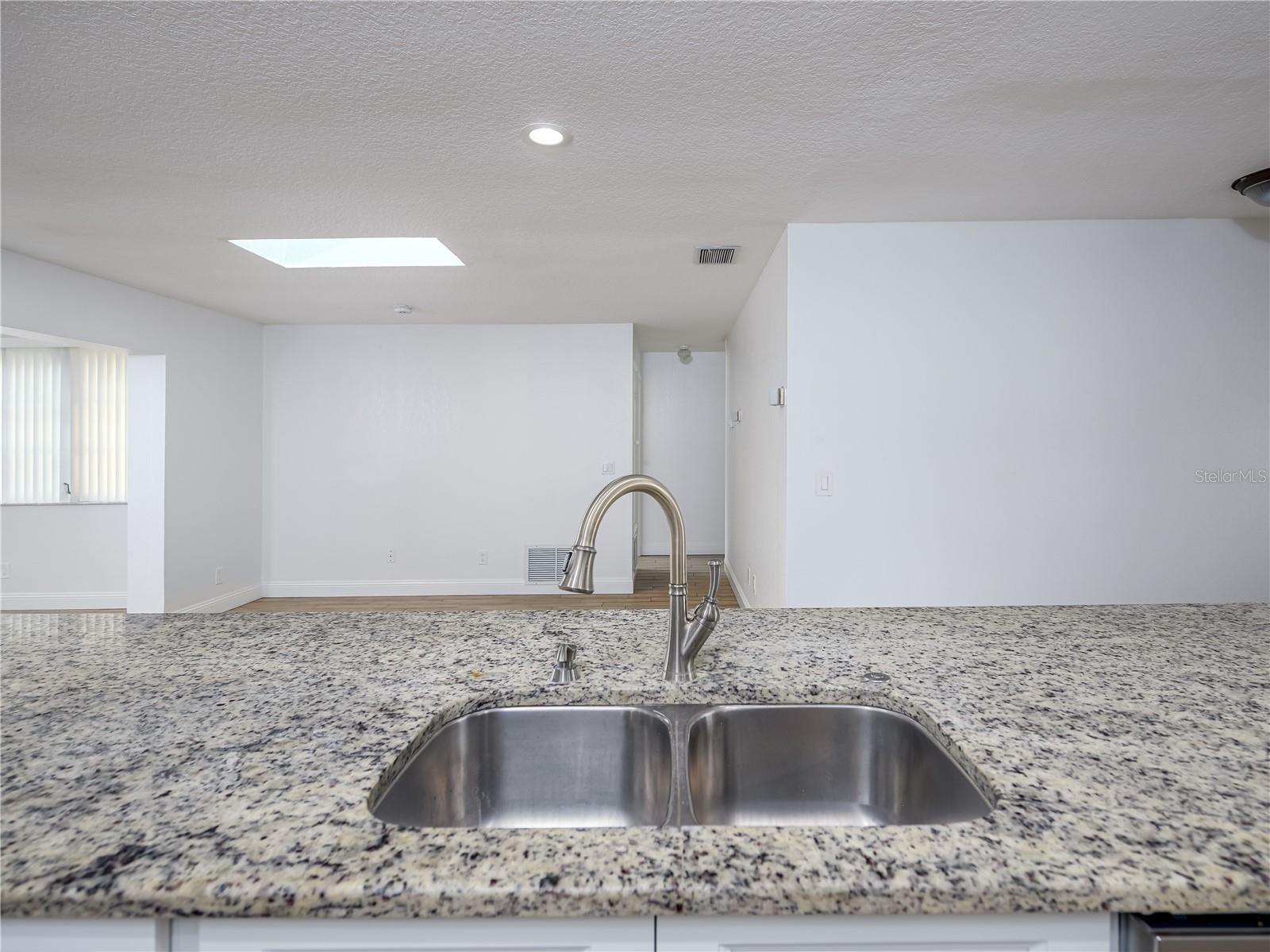 Image 6 of 49 For 14605 Brentwood Lane