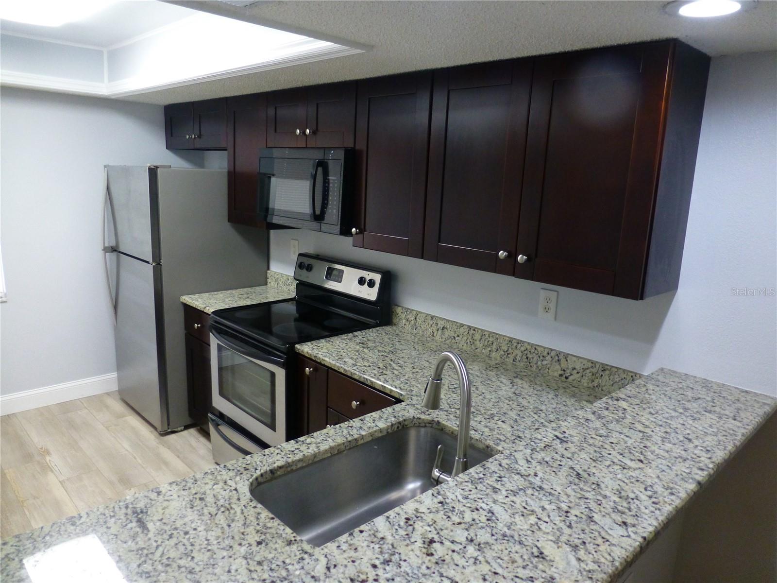 Image 10 of 18 For 110 Lakeside Drive 10