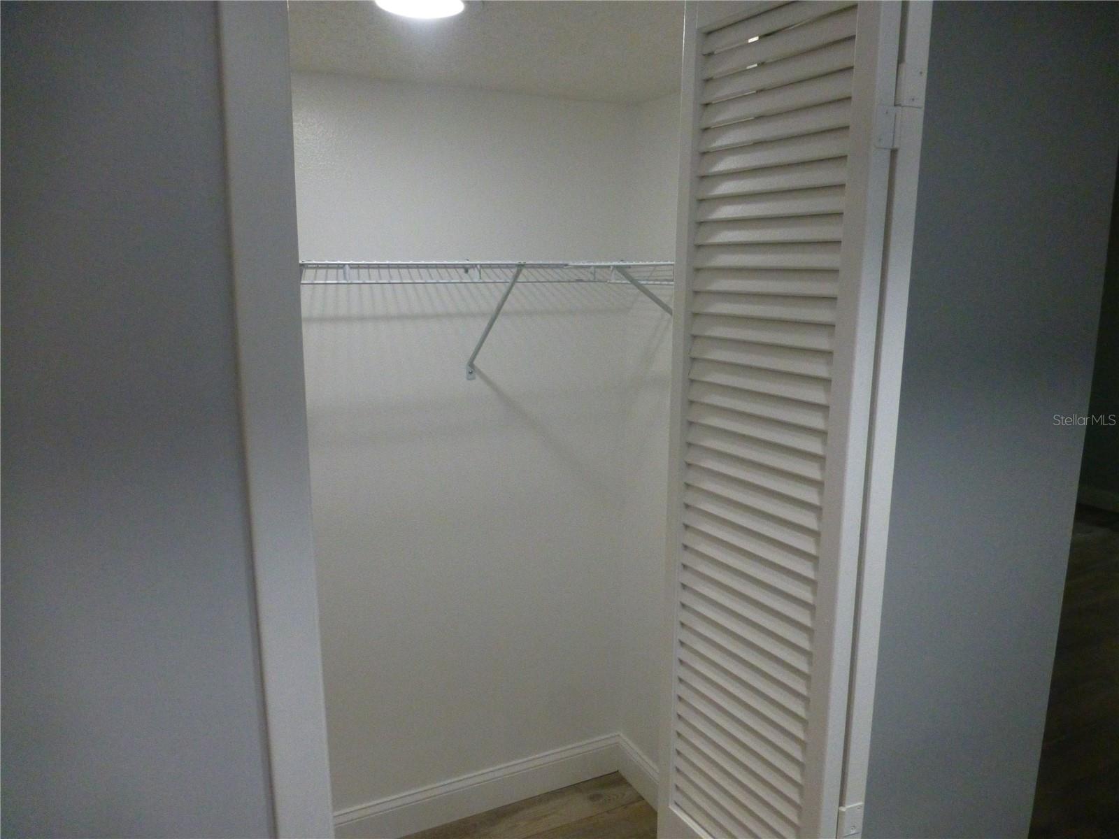 Image 6 of 18 For 110 Lakeside Drive 10