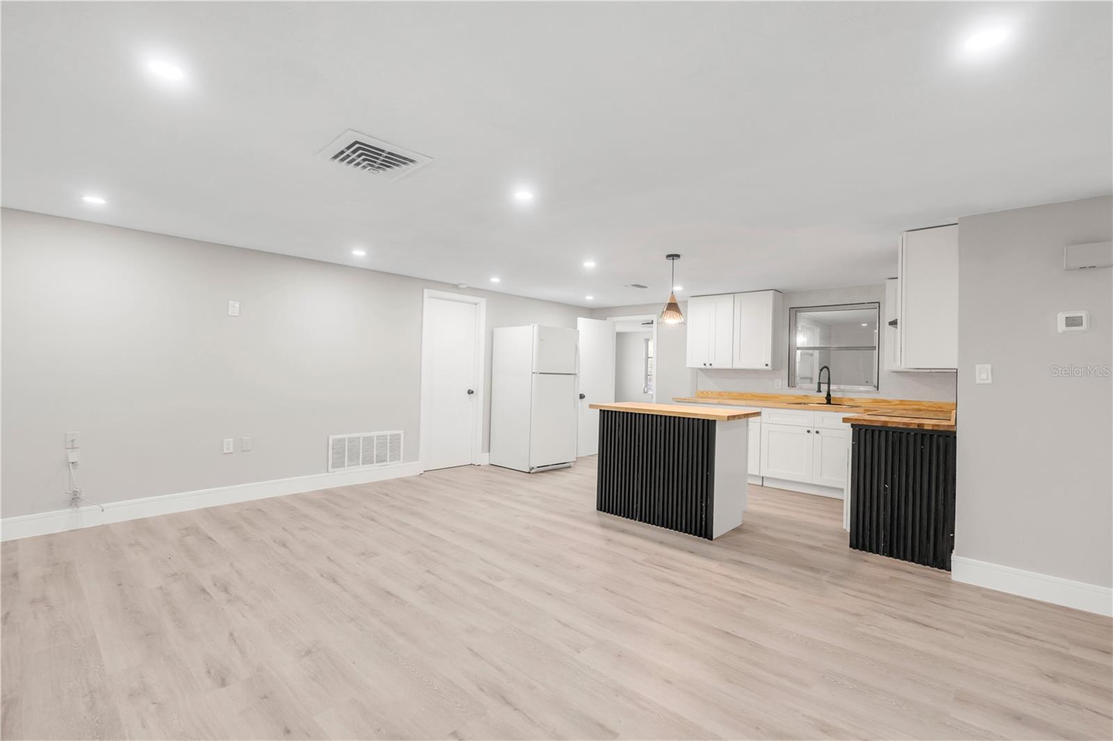 Image 4 of 17 For 9135 Suffolk Lane
