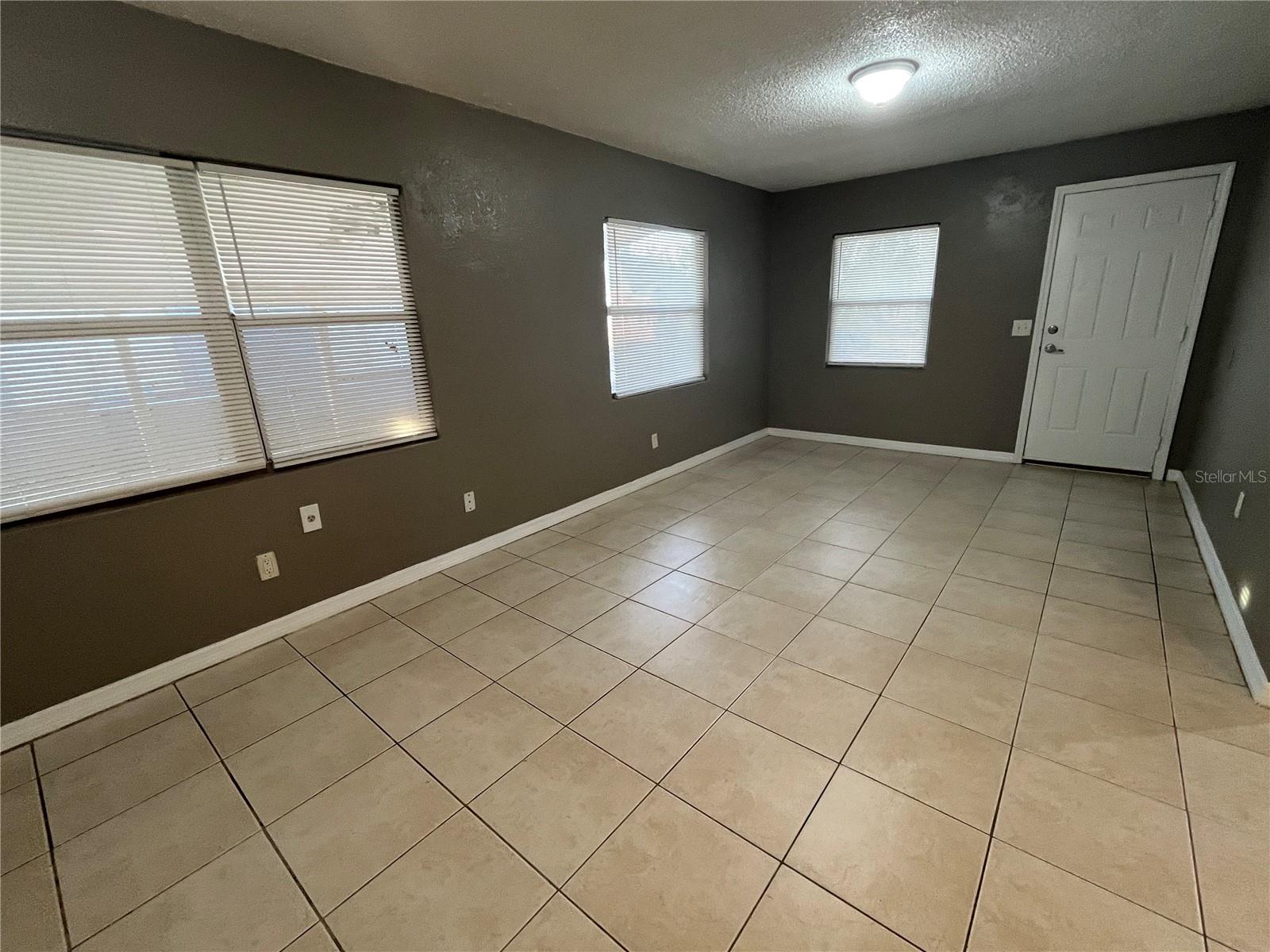 Image 2 of 7 For 226 Avenue Q Nw