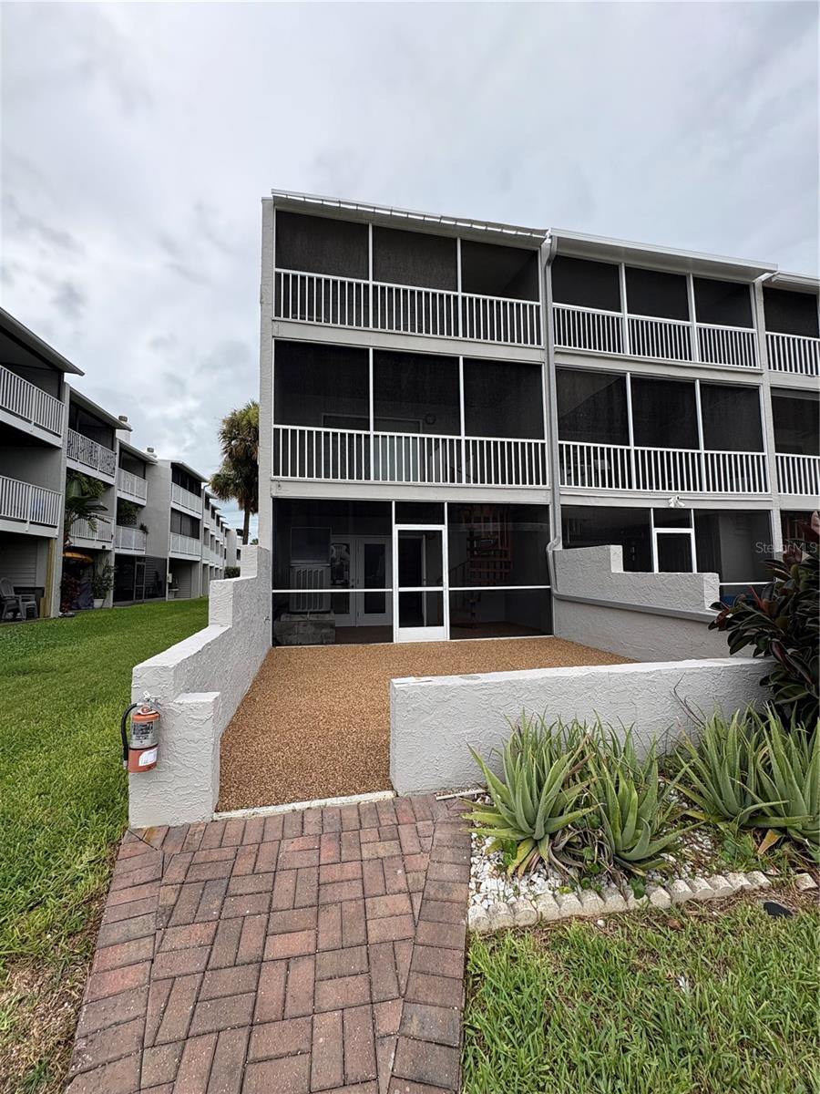 Image 11 of 27 For 737 Pinellas Bayway S 111