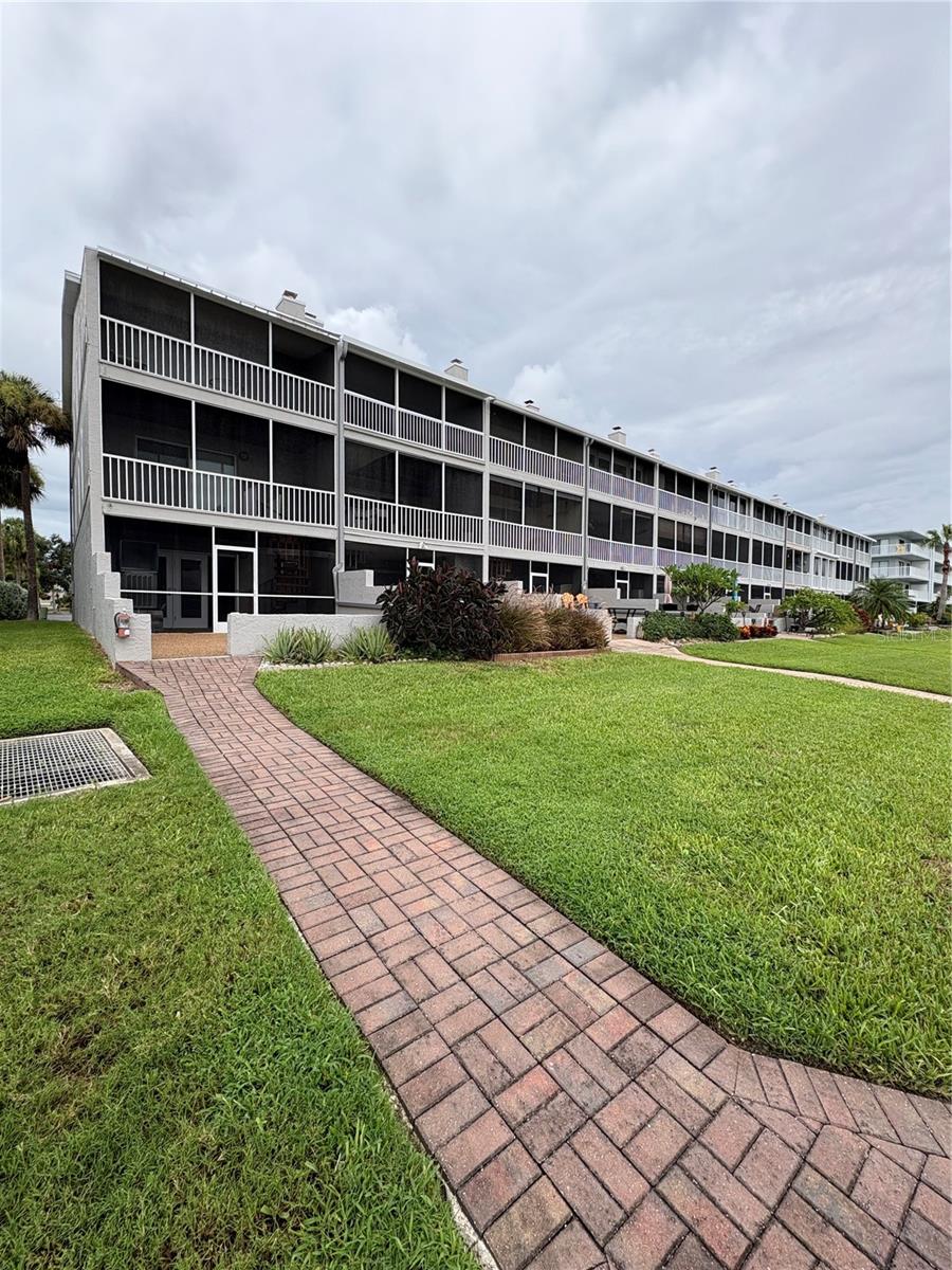 Image 12 of 27 For 737 Pinellas Bayway S 111