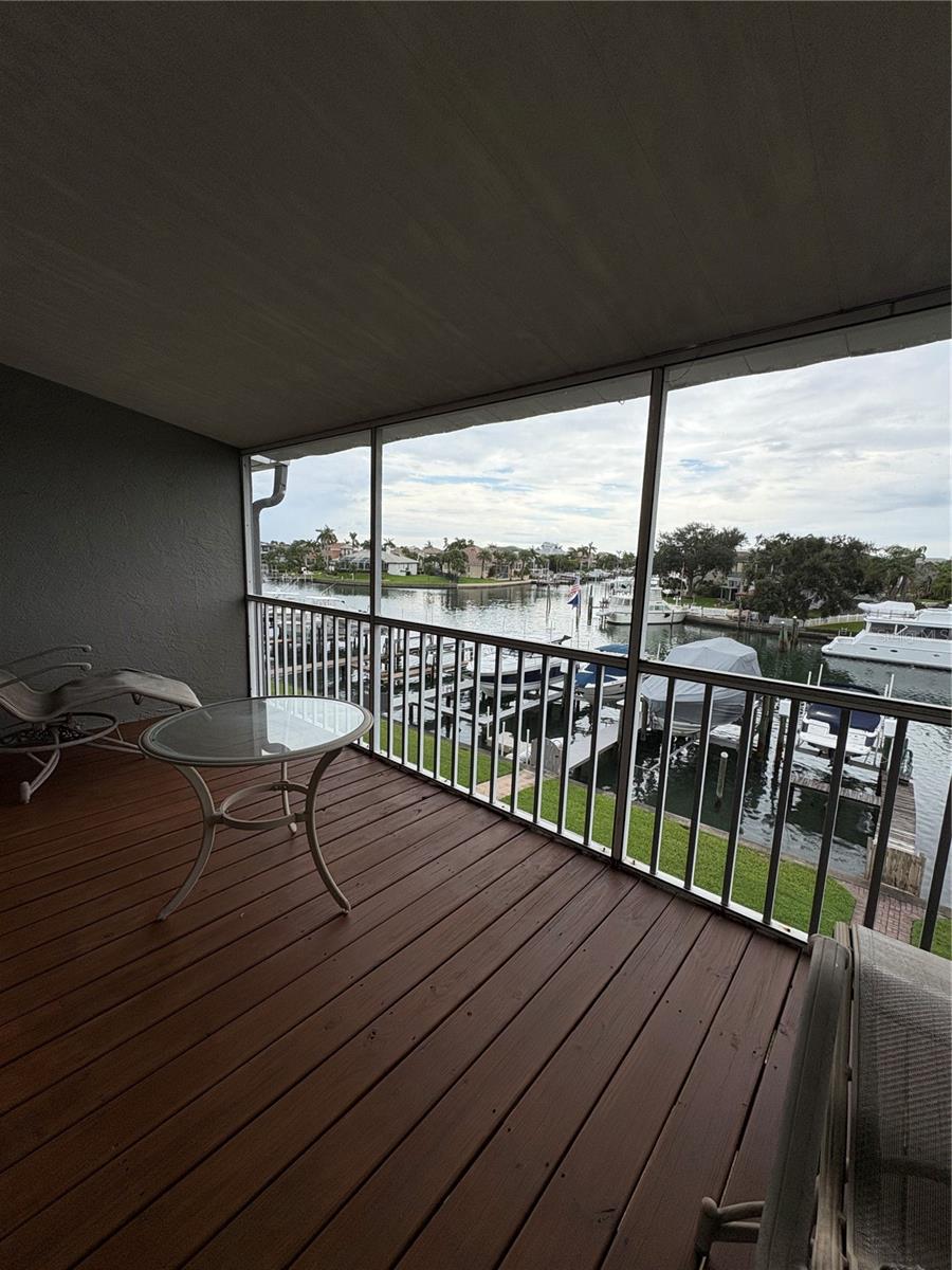 Image 21 of 27 For 737 Pinellas Bayway S 111