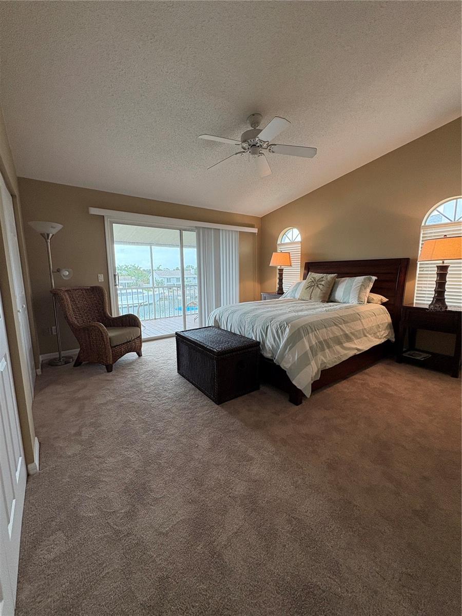 Image 22 of 27 For 737 Pinellas Bayway S 111