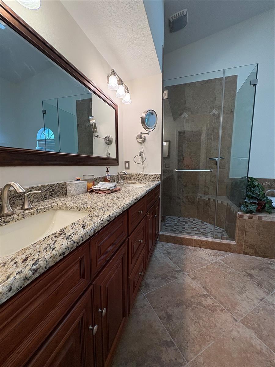 Image 23 of 27 For 737 Pinellas Bayway S 111