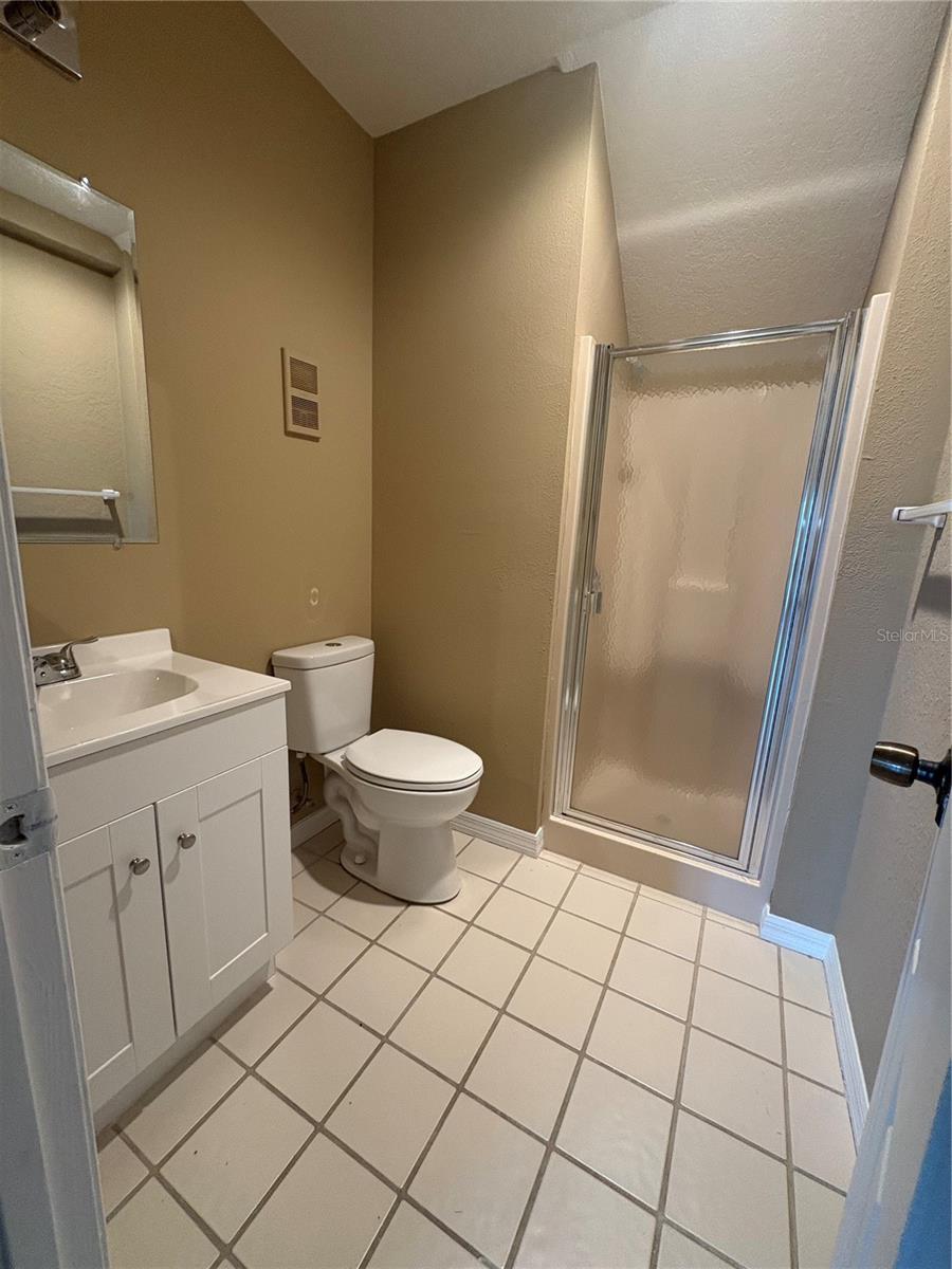 Image 26 of 27 For 737 Pinellas Bayway S 111
