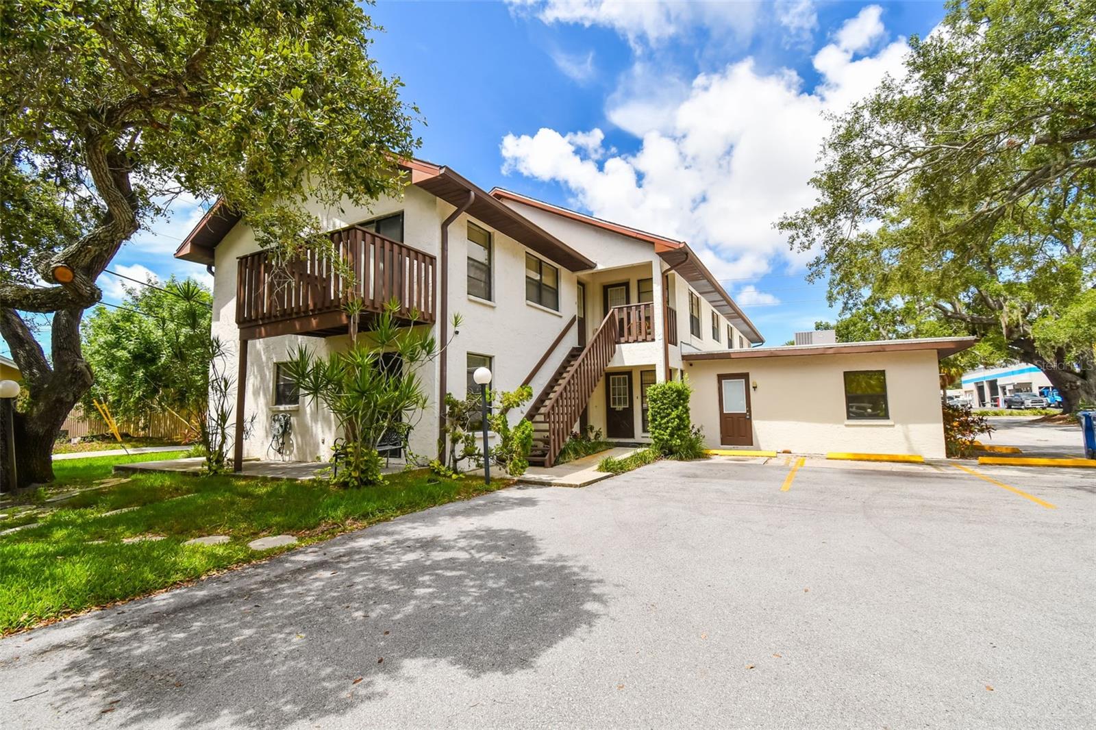 Image 16 of 50 For 8423 Seminole Blvd  204