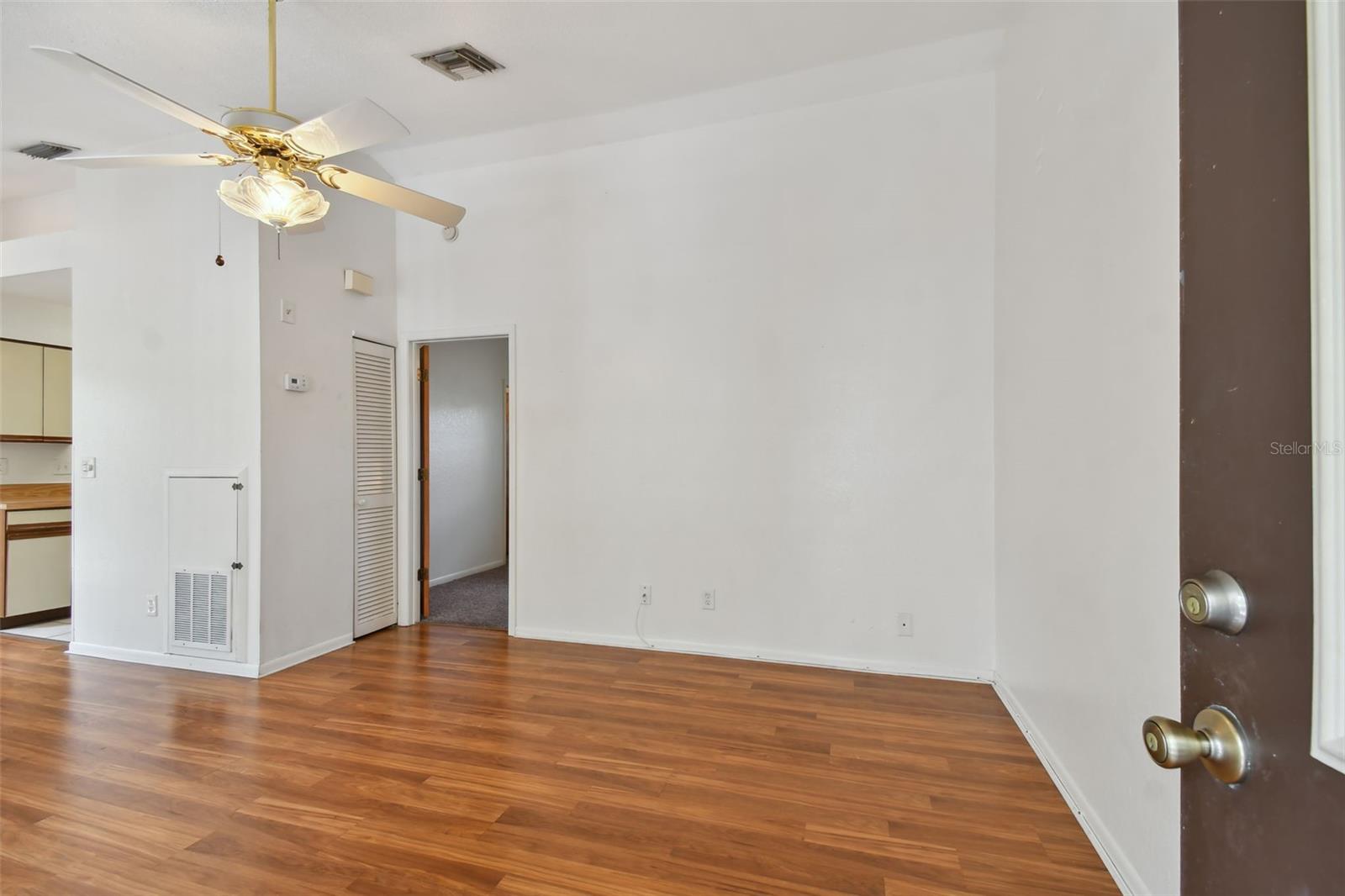 Image 19 of 50 For 8423 Seminole Blvd  204