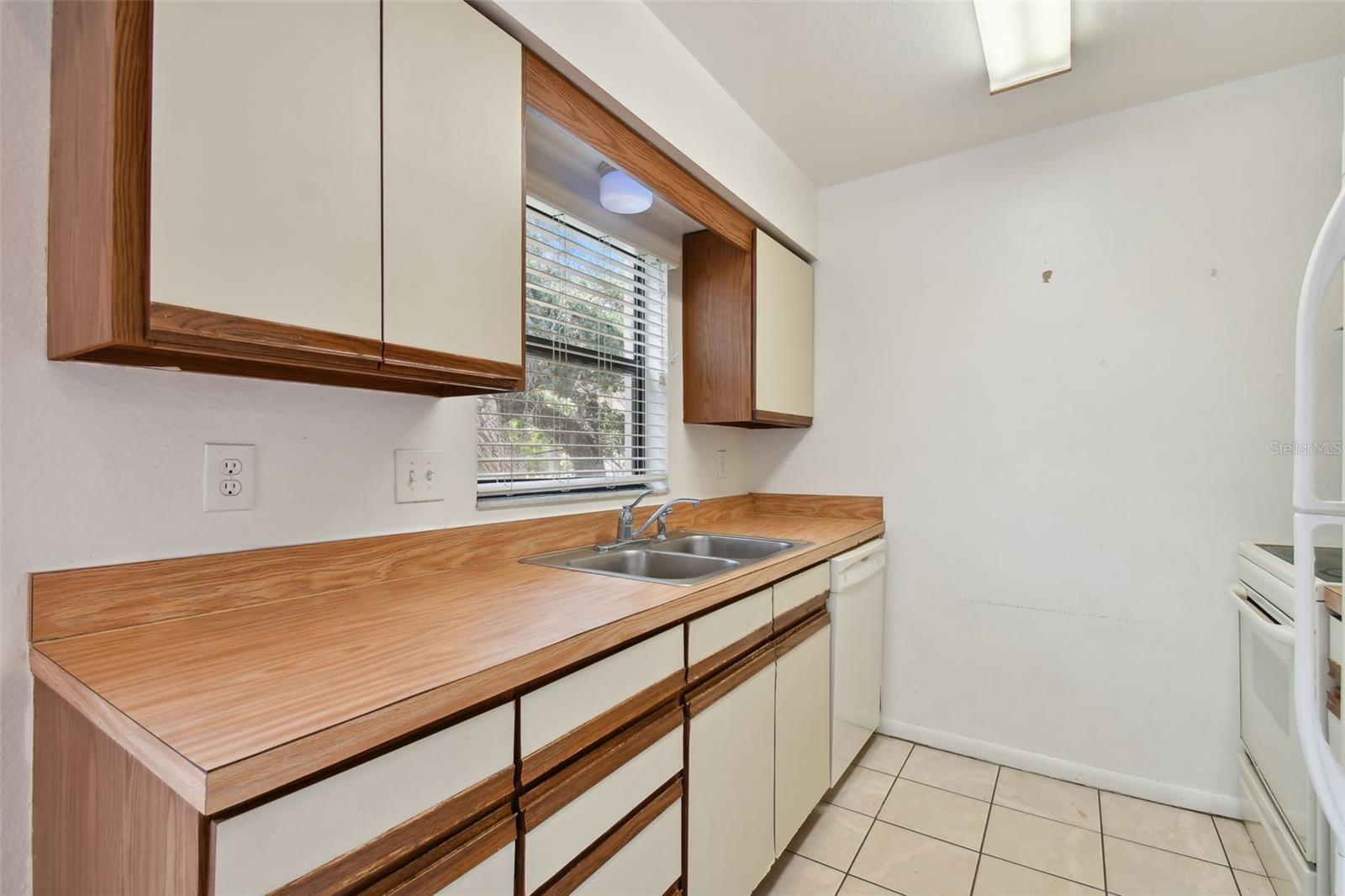 Image 31 of 50 For 8423 Seminole Blvd  204