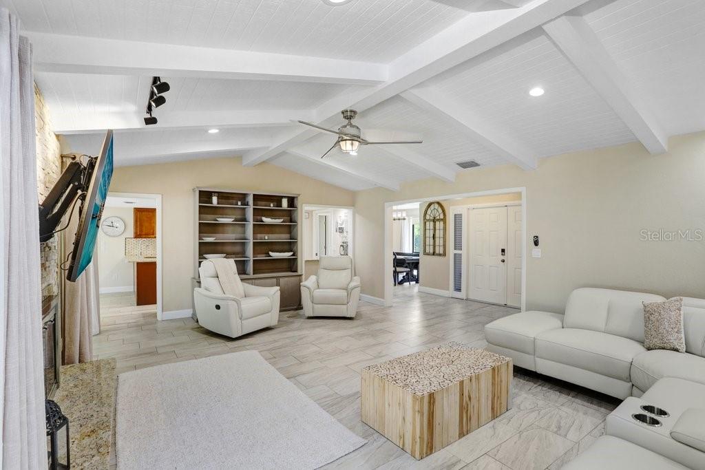 Image 19 of 46 For 2486 Indian Trail E