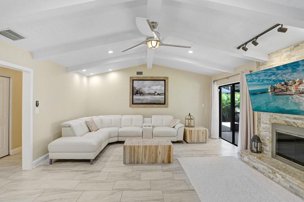 Image 20 of 46 For 2486 Indian Trail E