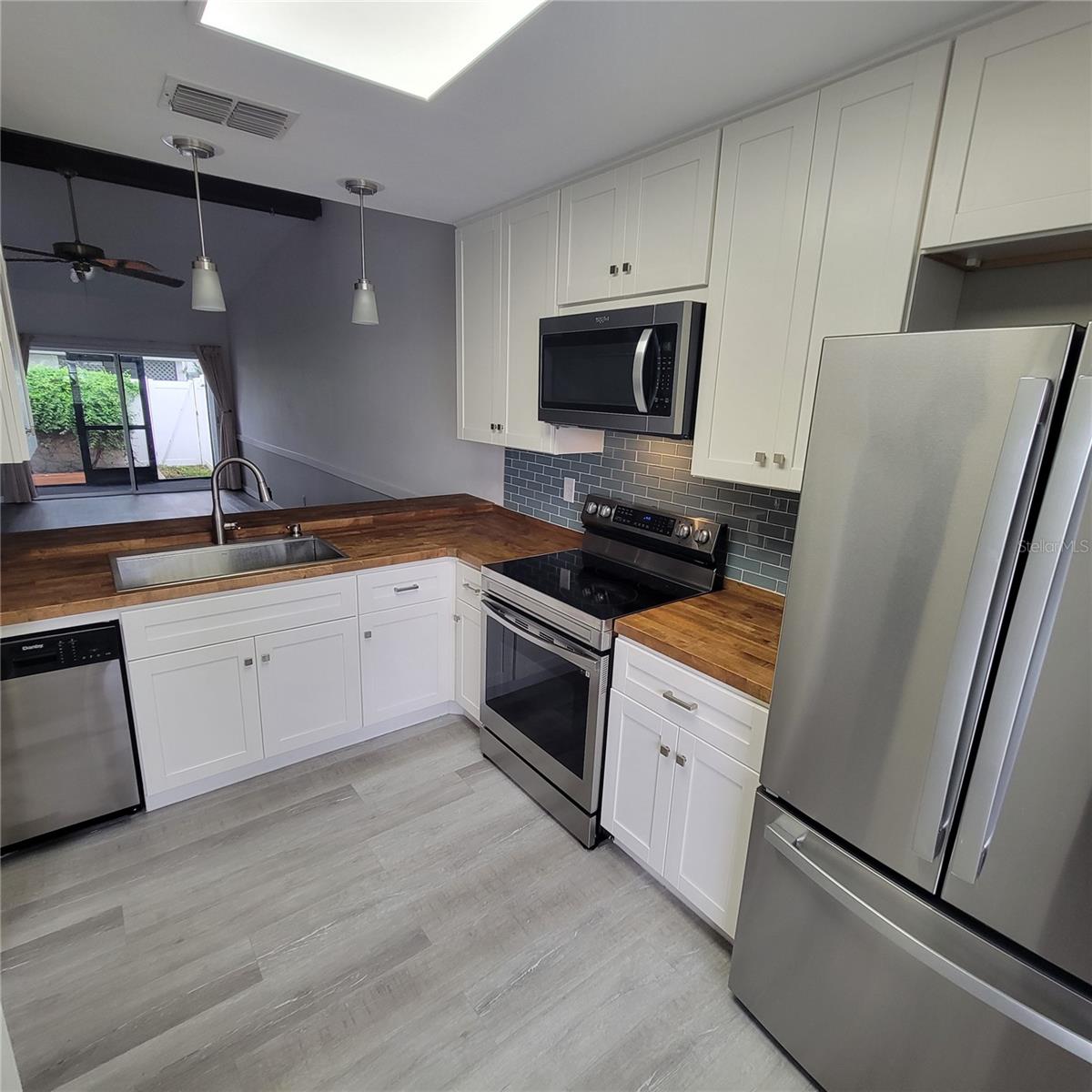 Image 8 of 57 For 7229 Parkside Villas Drive