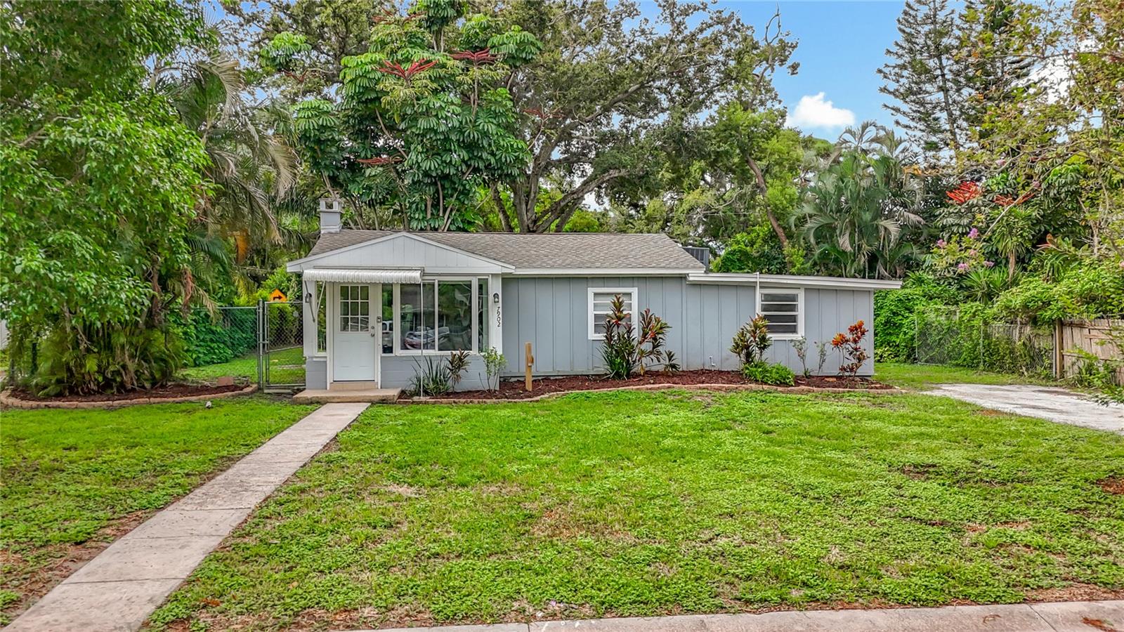 Image 4 of 63 For 7902 49th Avenue N