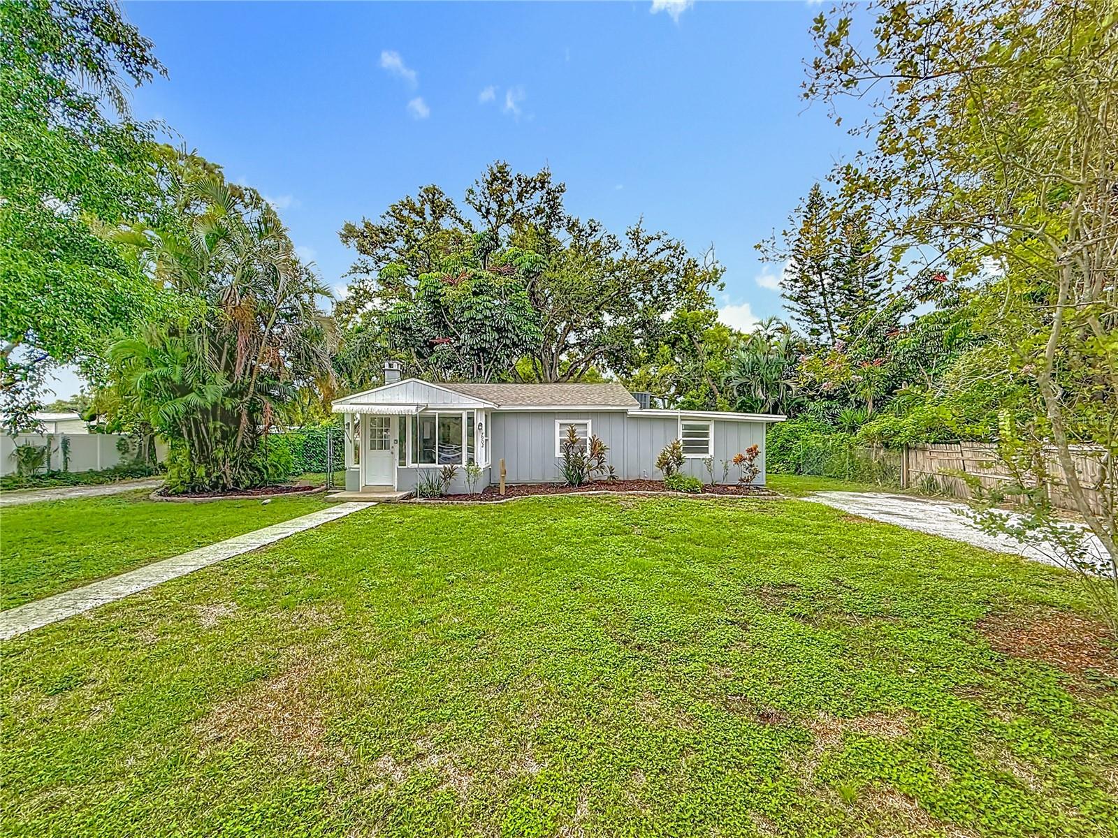 Image 8 of 63 For 7902 49th Avenue N