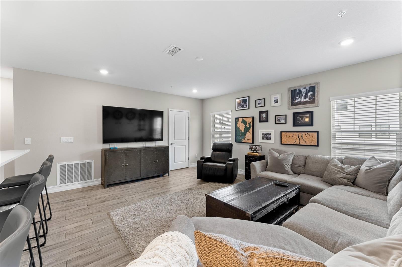 Image 12 of 54 For 5351 Bridge St  81
