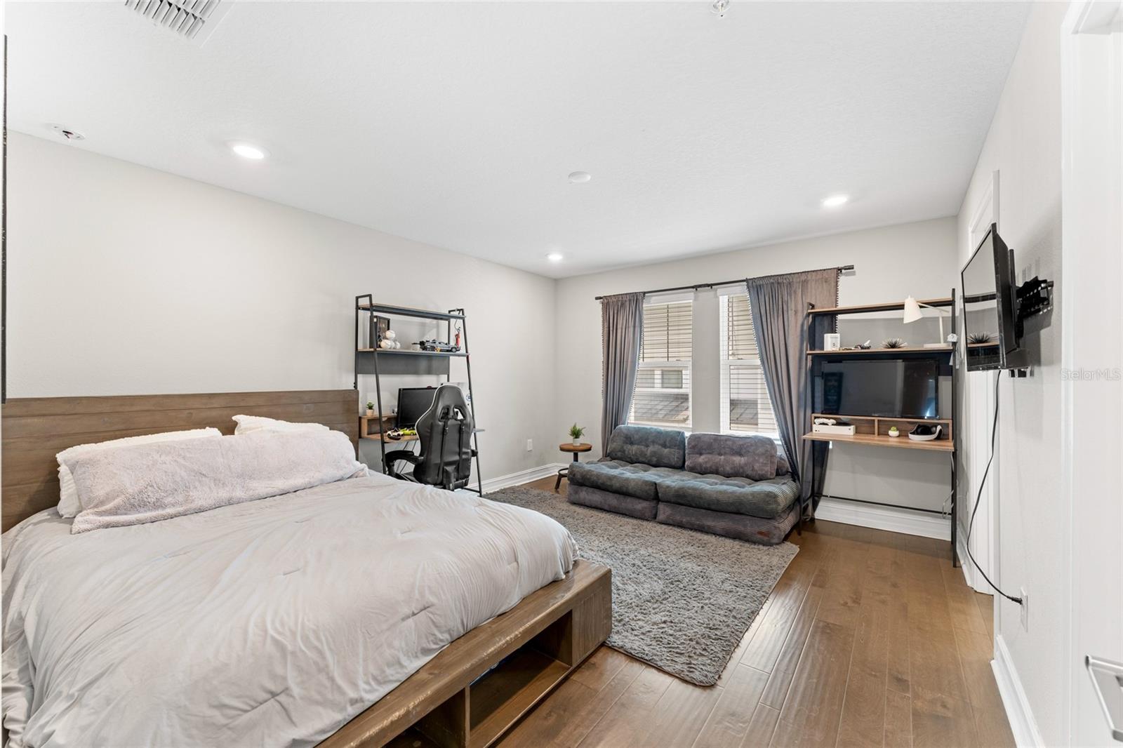 Image 31 of 54 For 5351 Bridge St  81
