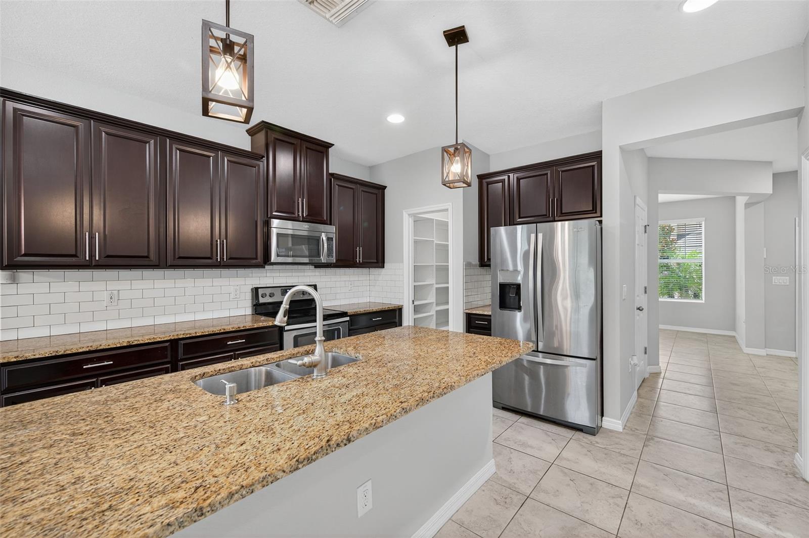 Image 19 of 56 For 13334 Palmera Vista Drive