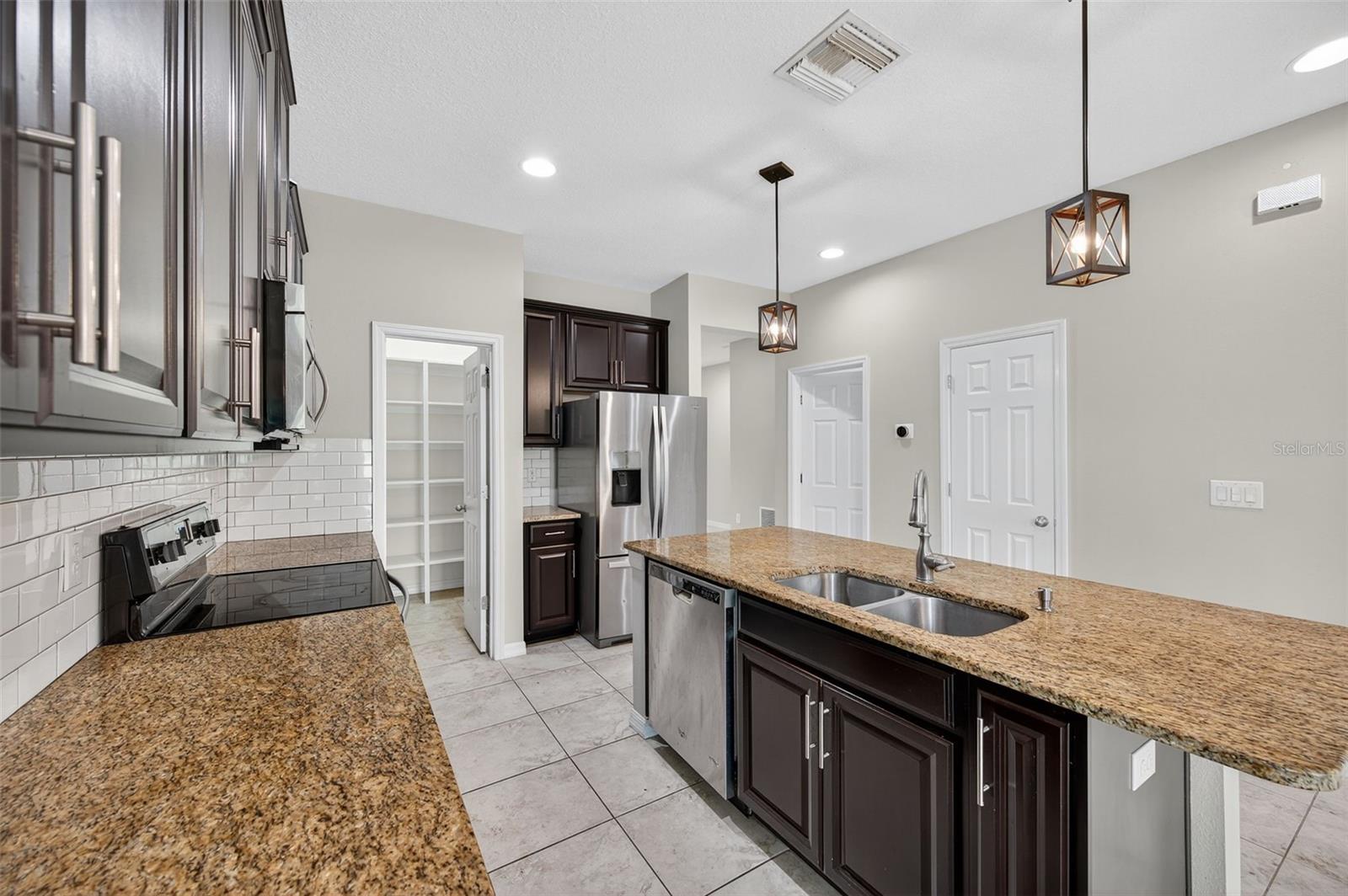 Image 27 of 56 For 13334 Palmera Vista Drive