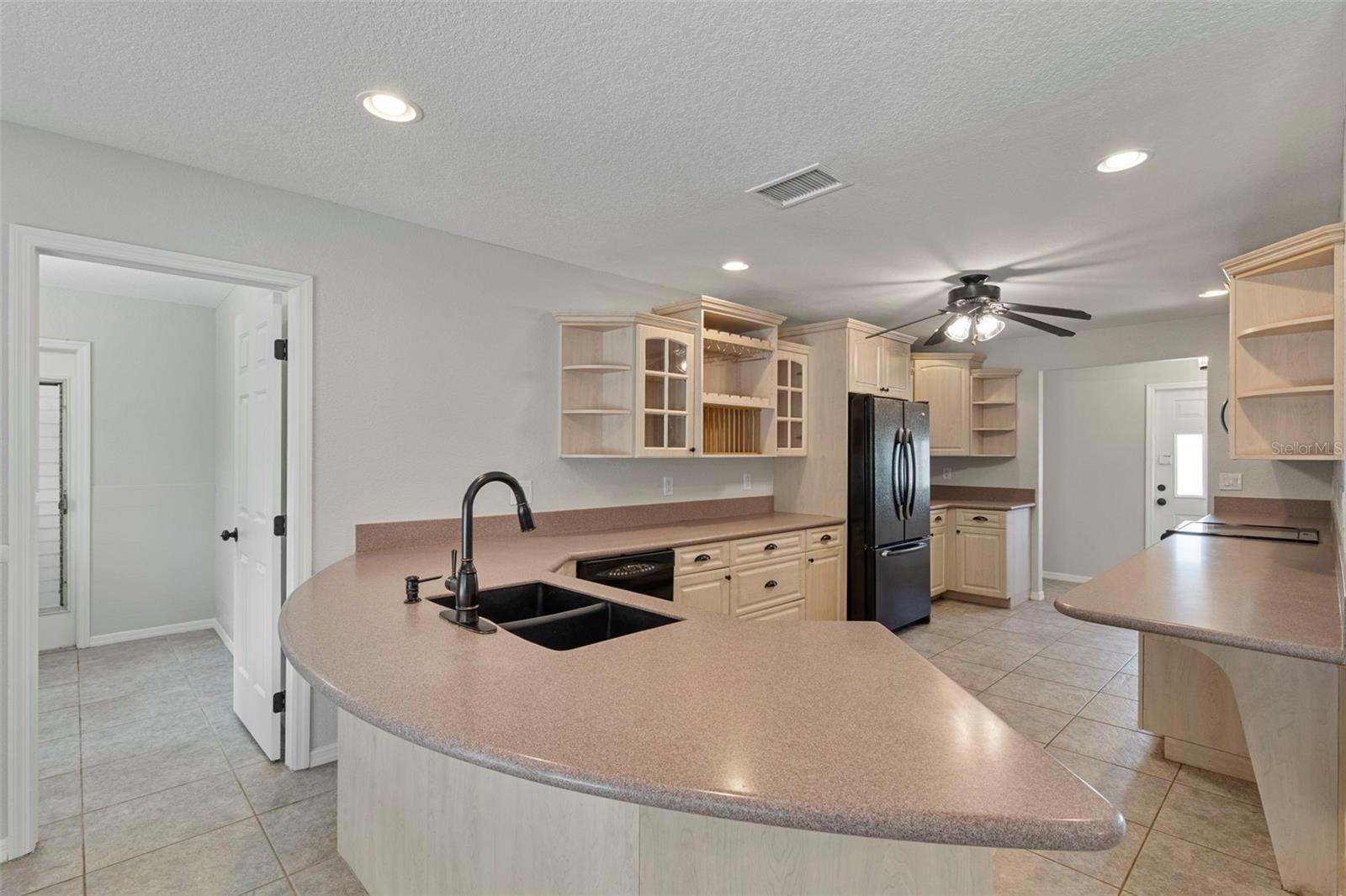 Image 10 of 39 For 2434 Lake View Boulevard